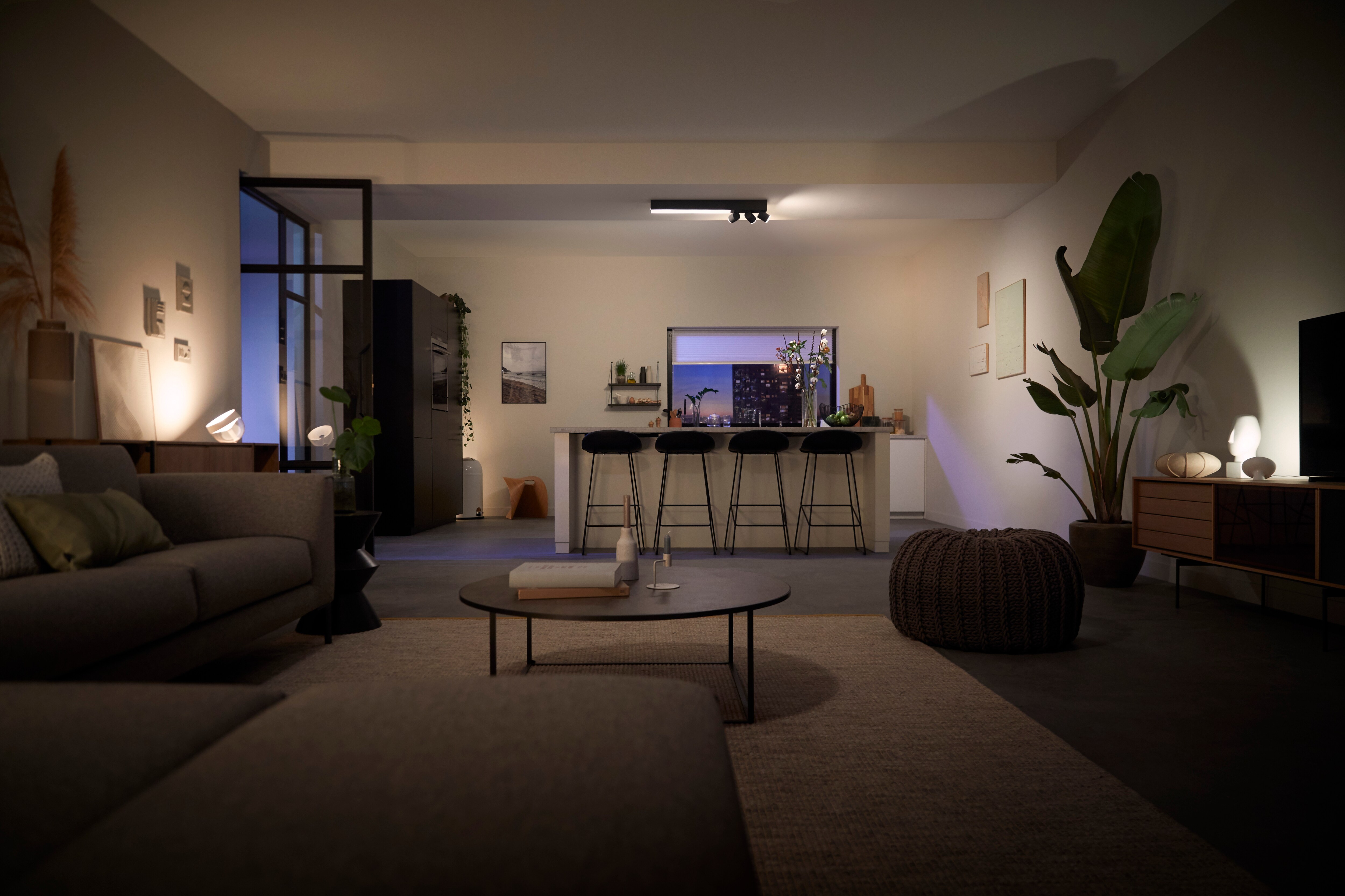 Philips Hue White &amp; Color Ambiance BT Centris Spot 3 flg. schwarz 3650lm