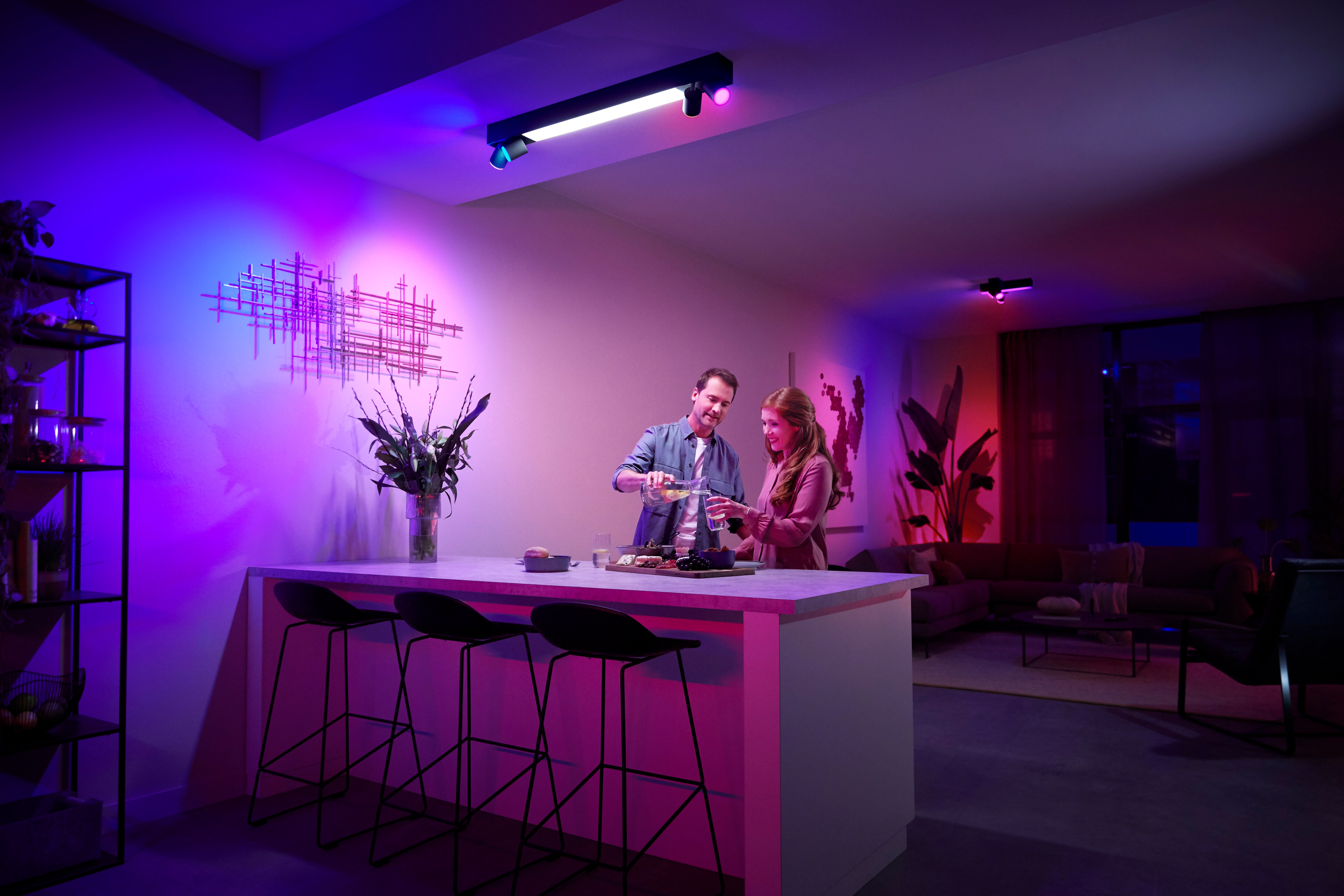 Philips Hue White &amp; Color Ambiance BT Centris Spot 4 flg. schwarz 4200lm