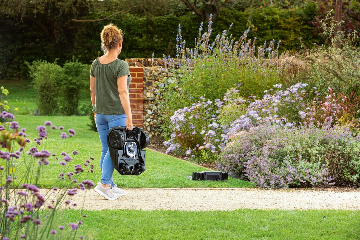 Bosch Powertools Indego XS 300 - Roboter-Rasenmäher für Gärten bis zu 300 m²