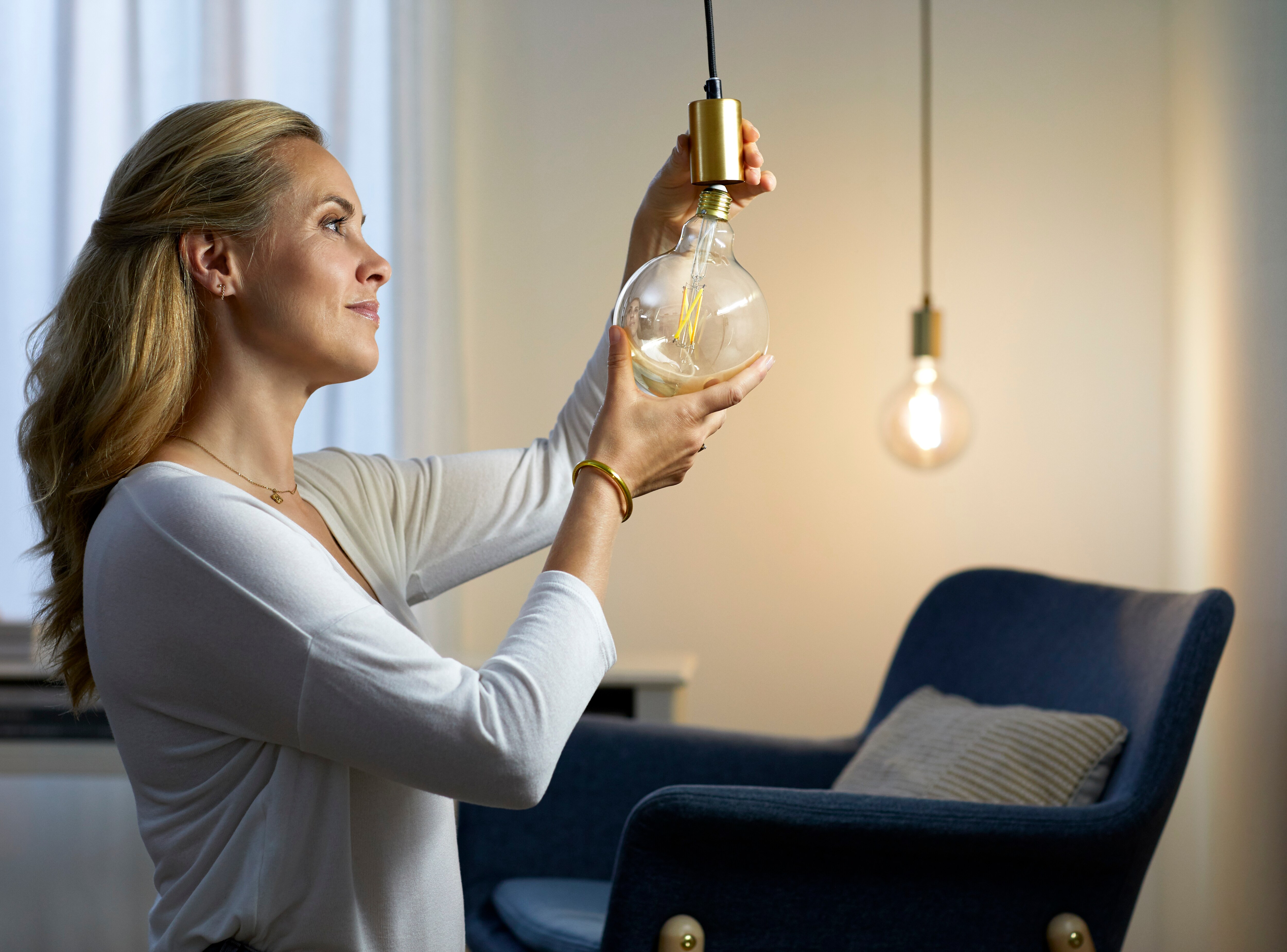 WiZ smarte Filament Lampe mit kaltweißem bis warmweißem Licht Globeform E27 G125