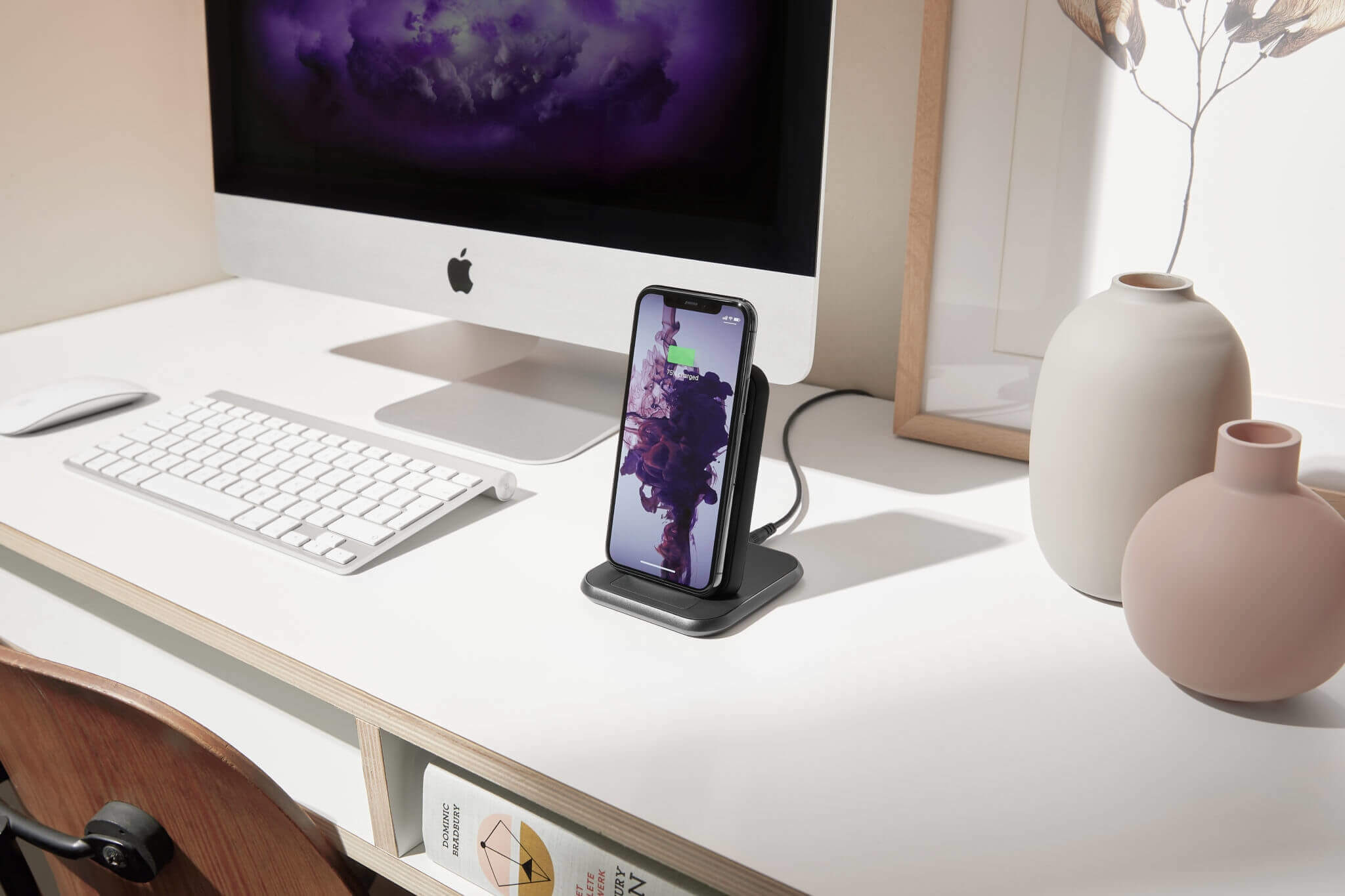 Zens Aluminium Series Stand + USB-C Ladegerät 18W 1x 10W Qi schwarz