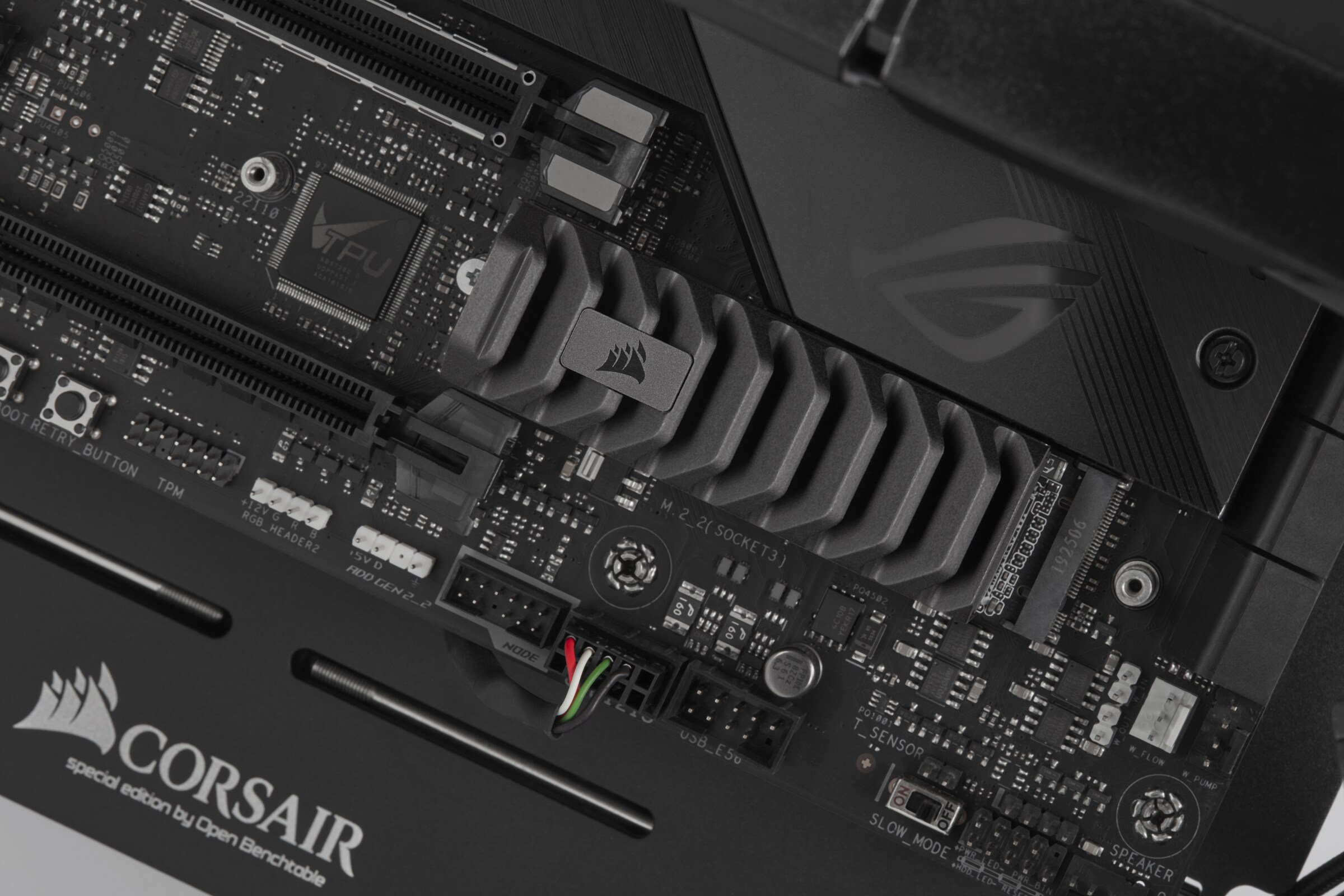 Corsair MP600 PRO XT 1 TB NVMe SSD PCIe Gen4 mit Kühlkörper