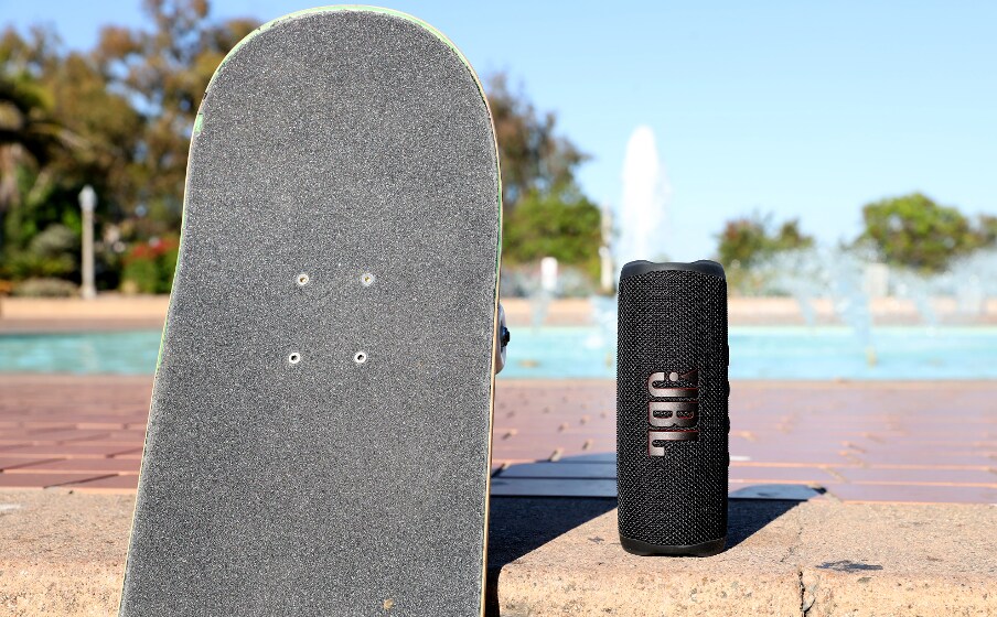 JBL Flip 6 Bluetooth Lautsprecher wasserdicht mit Akku Schwarz