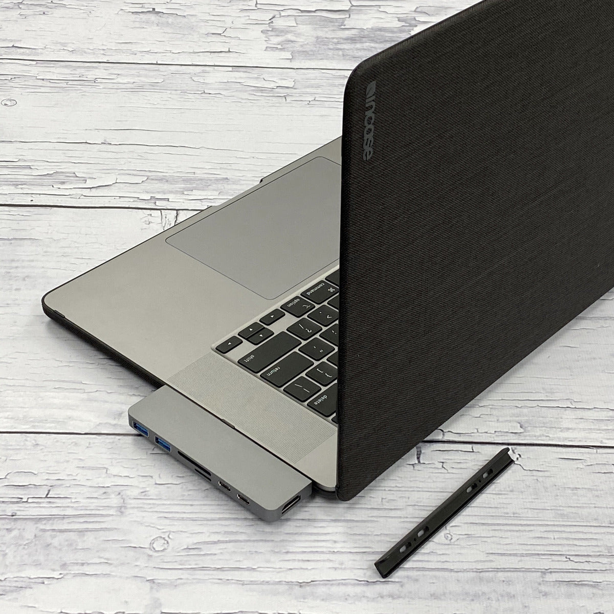 Hyper DUO 7-in-2 MacBook Pro Hub Silber