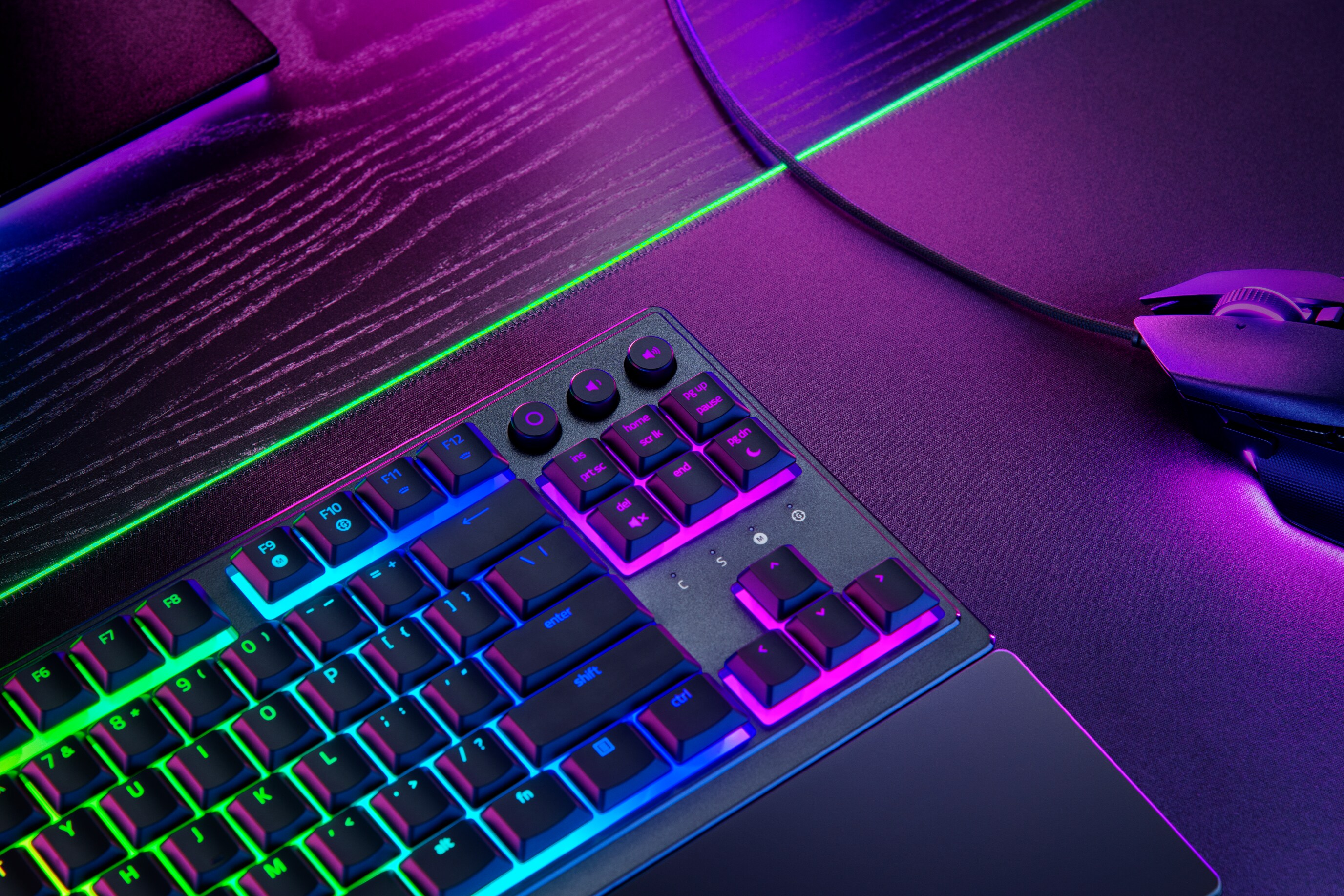 RAZER Ornata V3 TKL - Flache Mecha-Membran-RGB-Tastatur ohne Ziffernblock