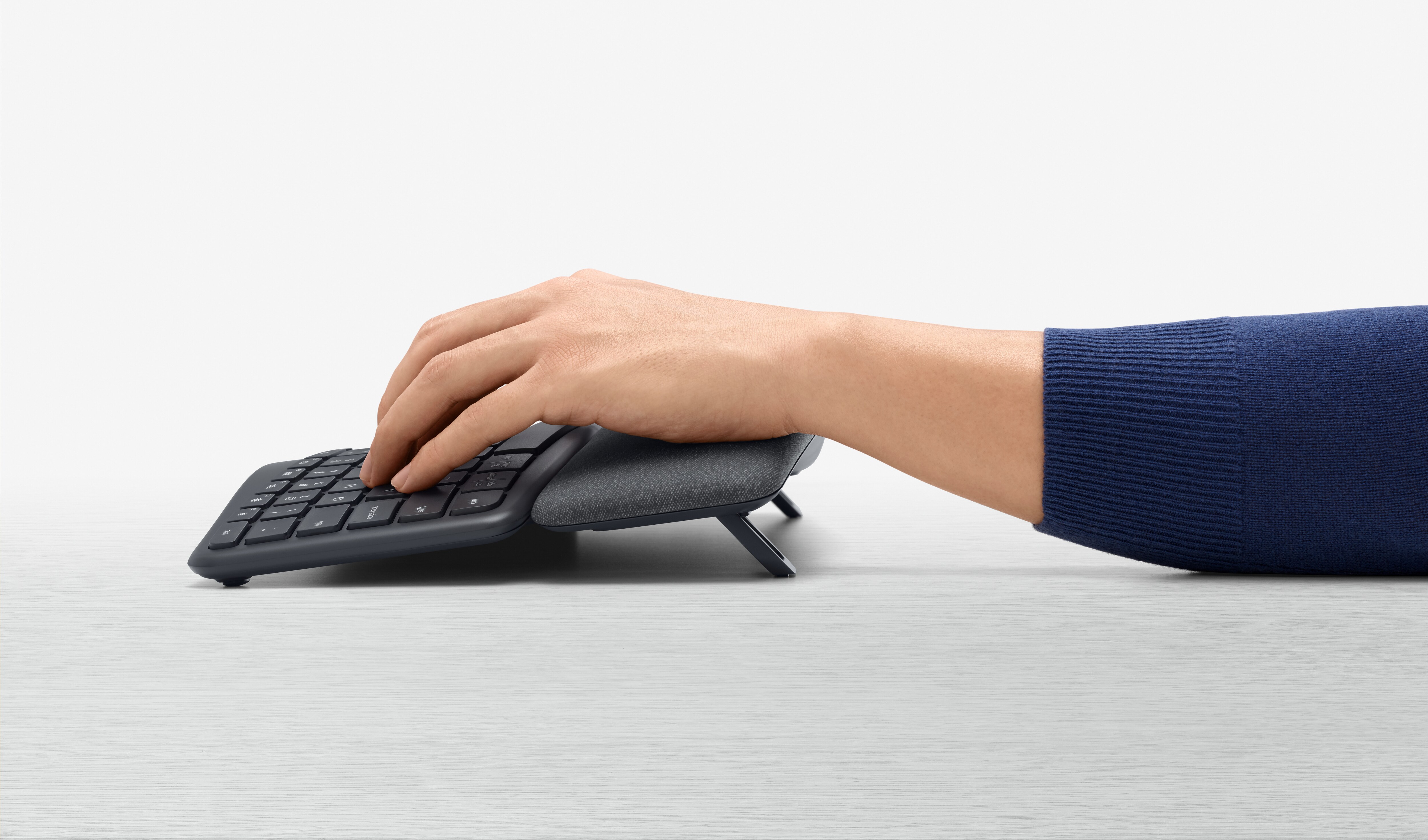 Logitech Ergo K860 Split for Business - US - ergonomische Tastatur mit Logi  Bold ++ Cyberport