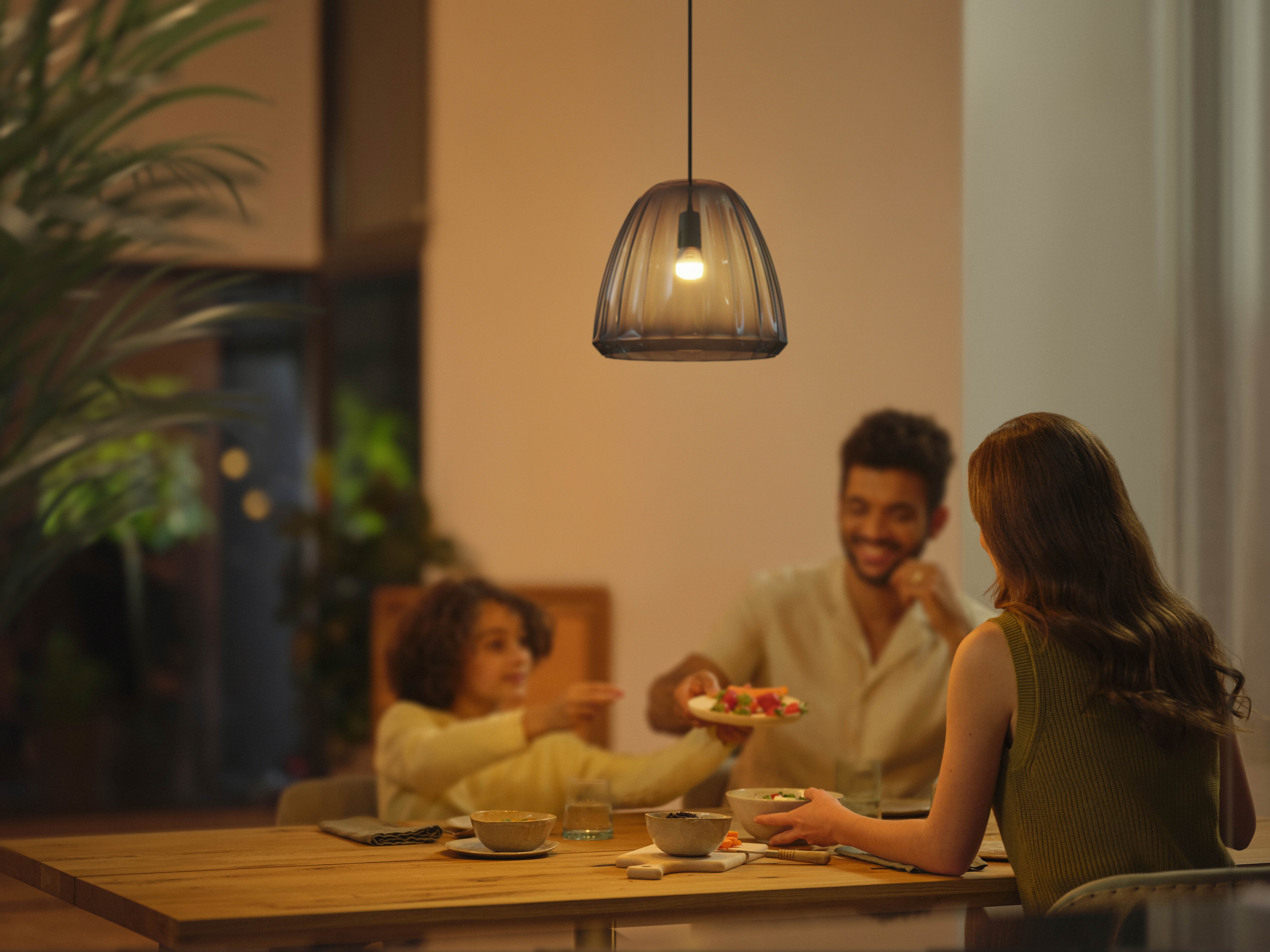 Philips Hue White Amb. Doppelpack E14 Kugel 470lm