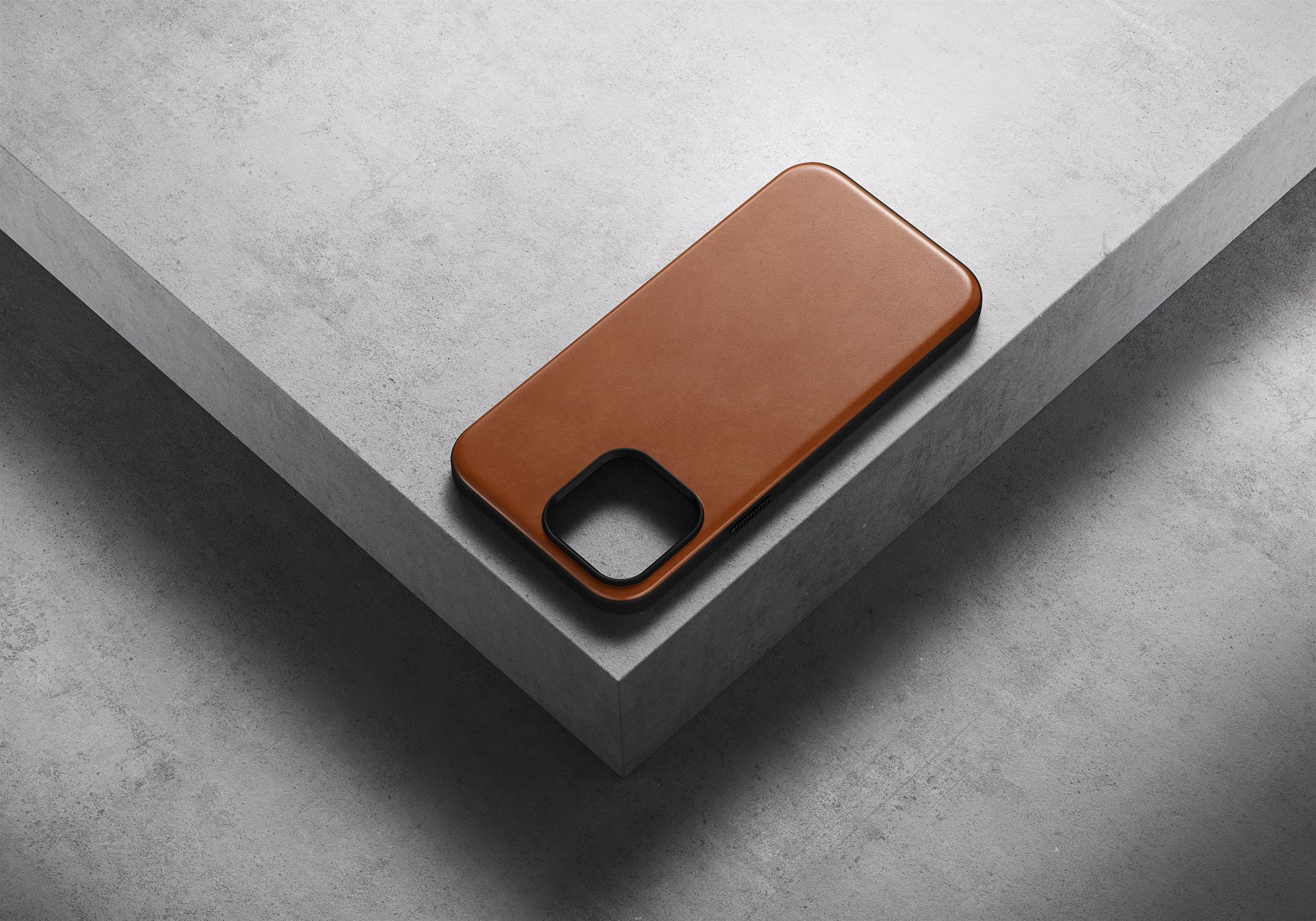 Nomad Modern Leather Case iPhone 14 English Tan