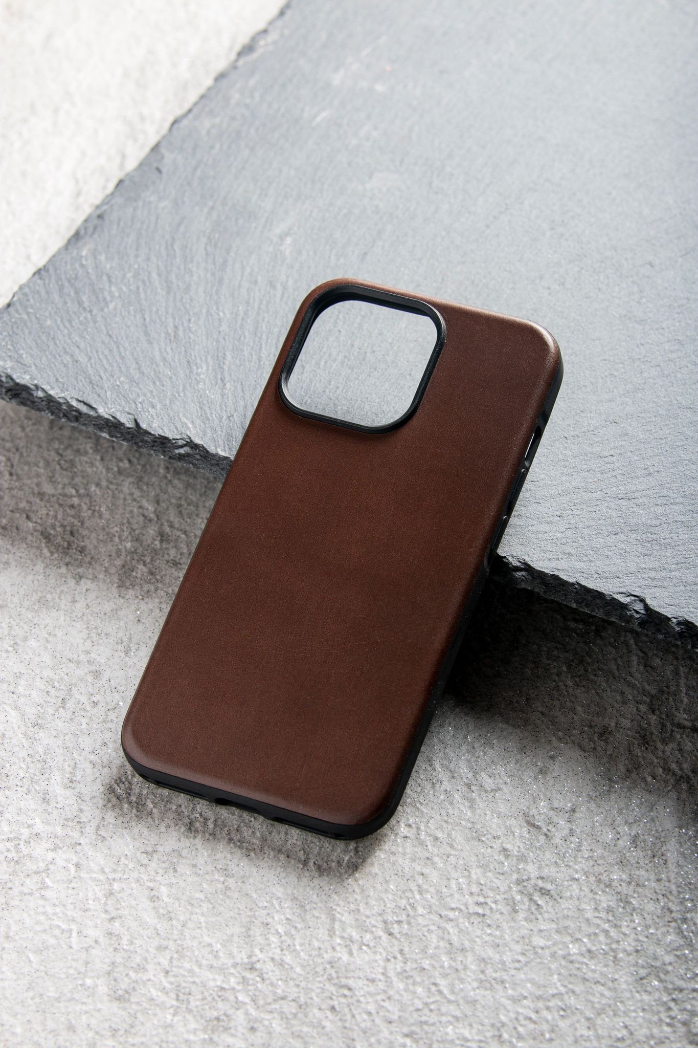 Nomad Modern Leather Case iPhone 14 Rustic Brown