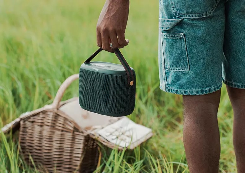 Pure Woodland wasserdichter Outdoor-Lautsprecher mit FM/DAB+ Radio, grün