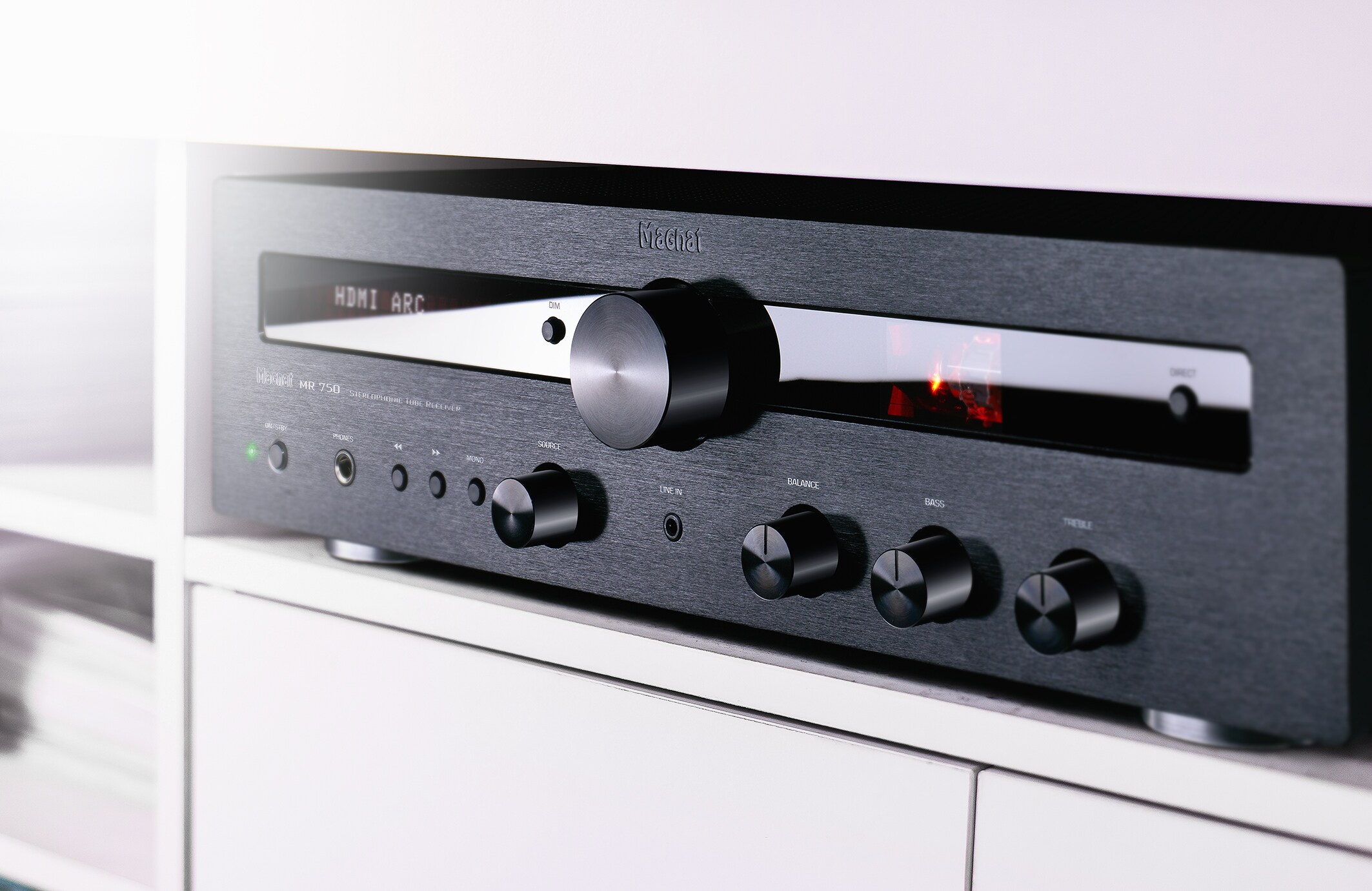 Magnat MA 750 Receiver mit Röhrenvorstufe