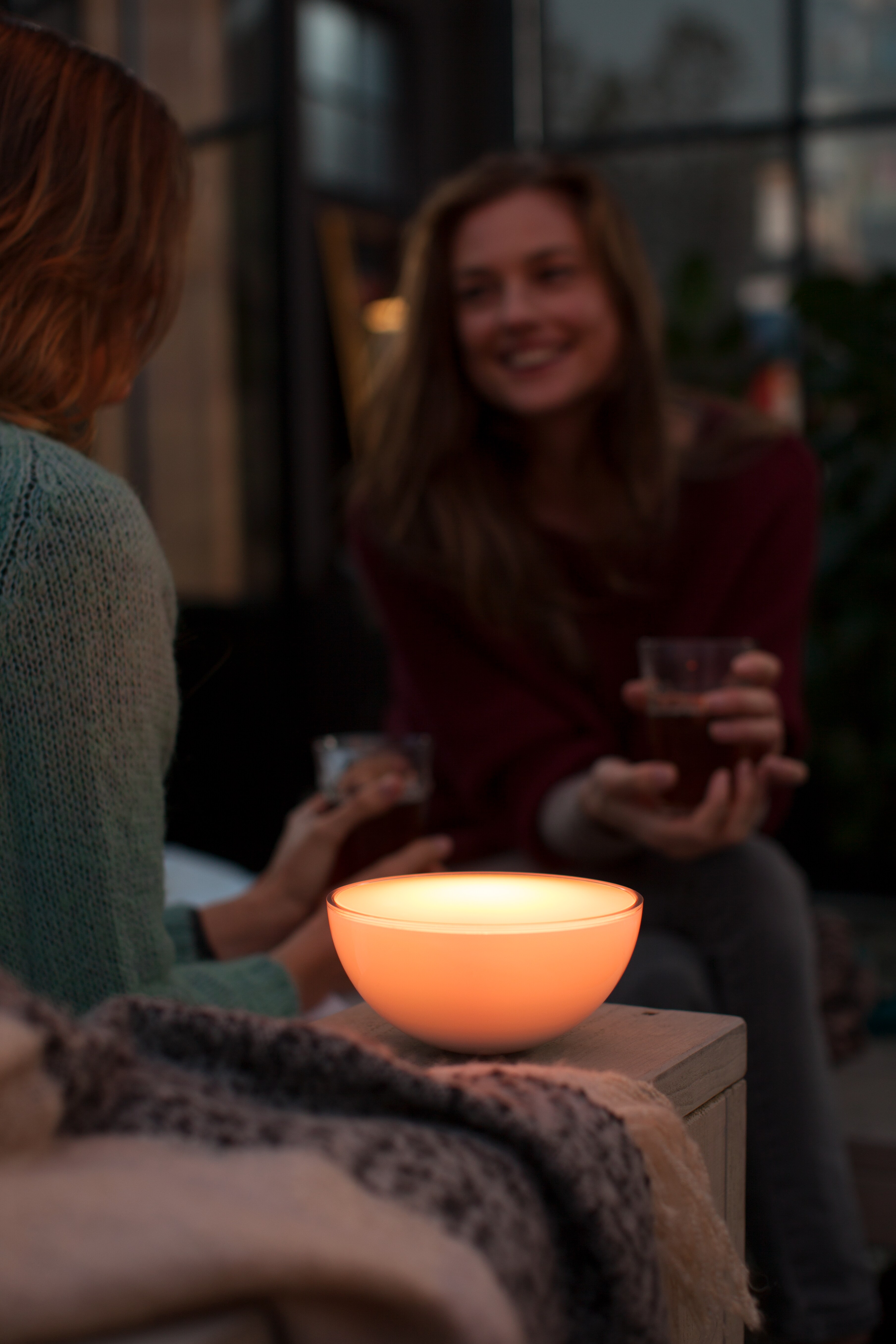 Philips Hue White &amp; Color Ambiance Go Tischleuchte weiß Bluetooth