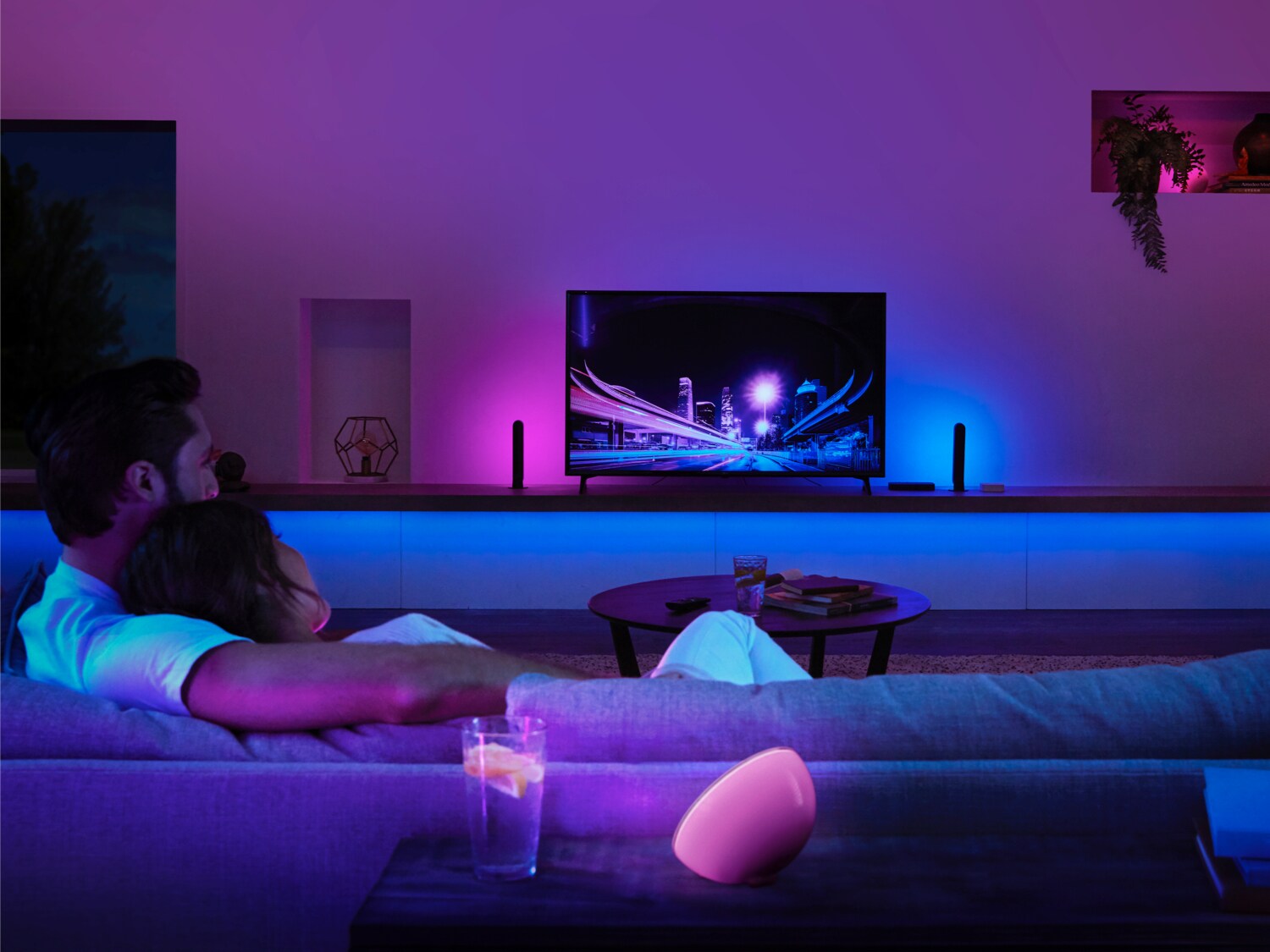 Philips Hue Gaming Bundle - HDMI Sync Box &amp; Gradient Lightstrip 55 Zoll