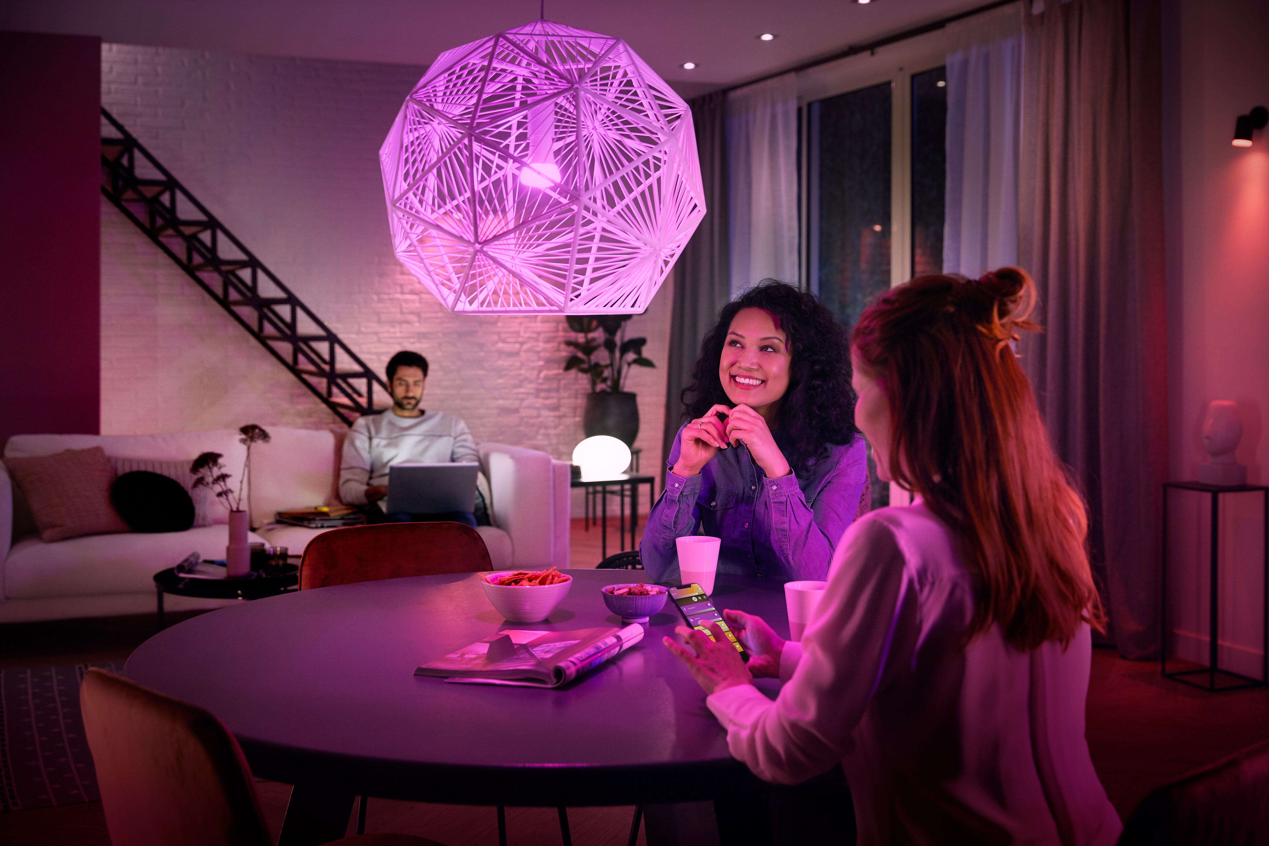 Philips Hue White &amp; Color Ambiance E27 570lm 60W, 4er Pack