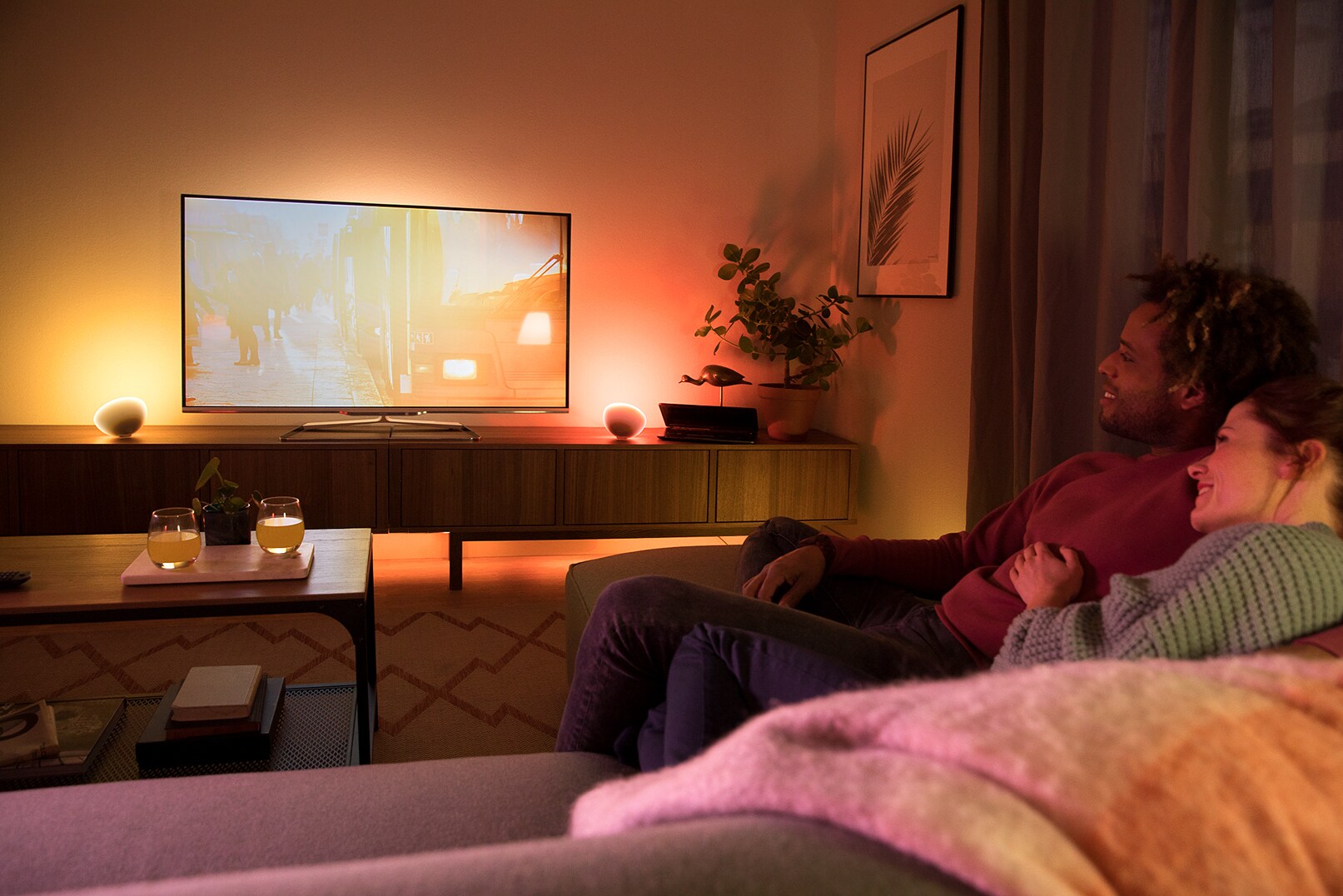 Philips Hue White &amp; Color Ambiance Go tragbare Tischleuchte weiß Bluetooth