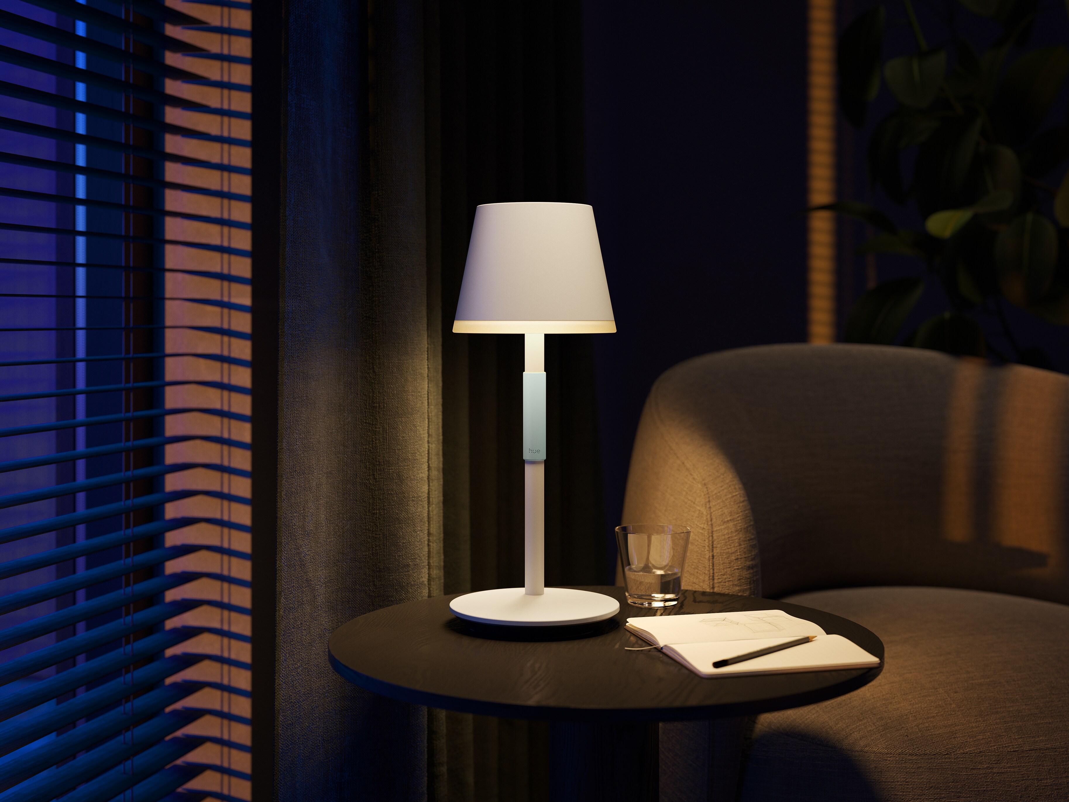 Philips Hue White &amp; Color Ambiance Go Tragbare Tischleuchte weiß 370lm