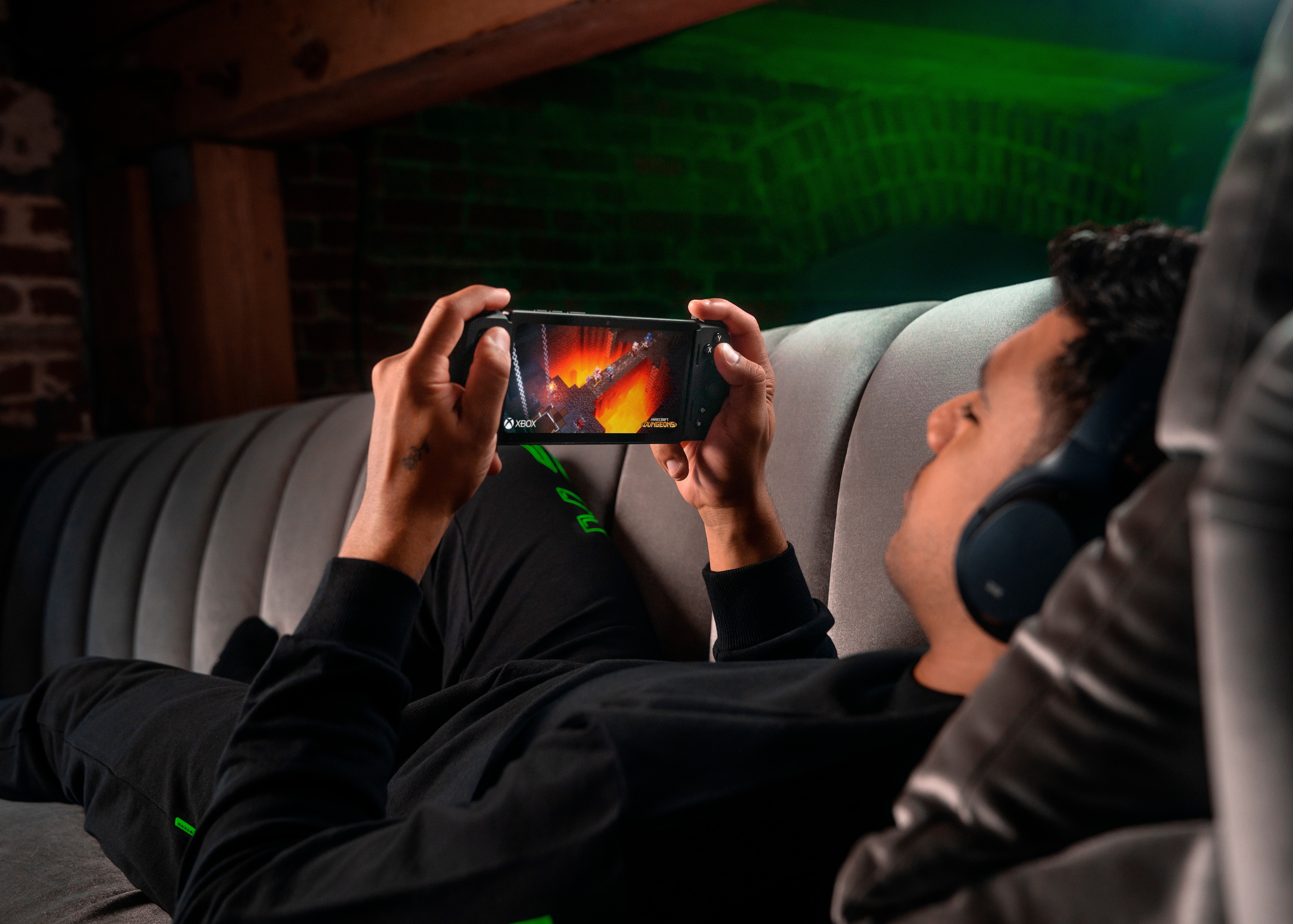 Razer Edge Gaming Tablet &amp; Kishi V2 Pro Controller - Android-Gaming-Handheld