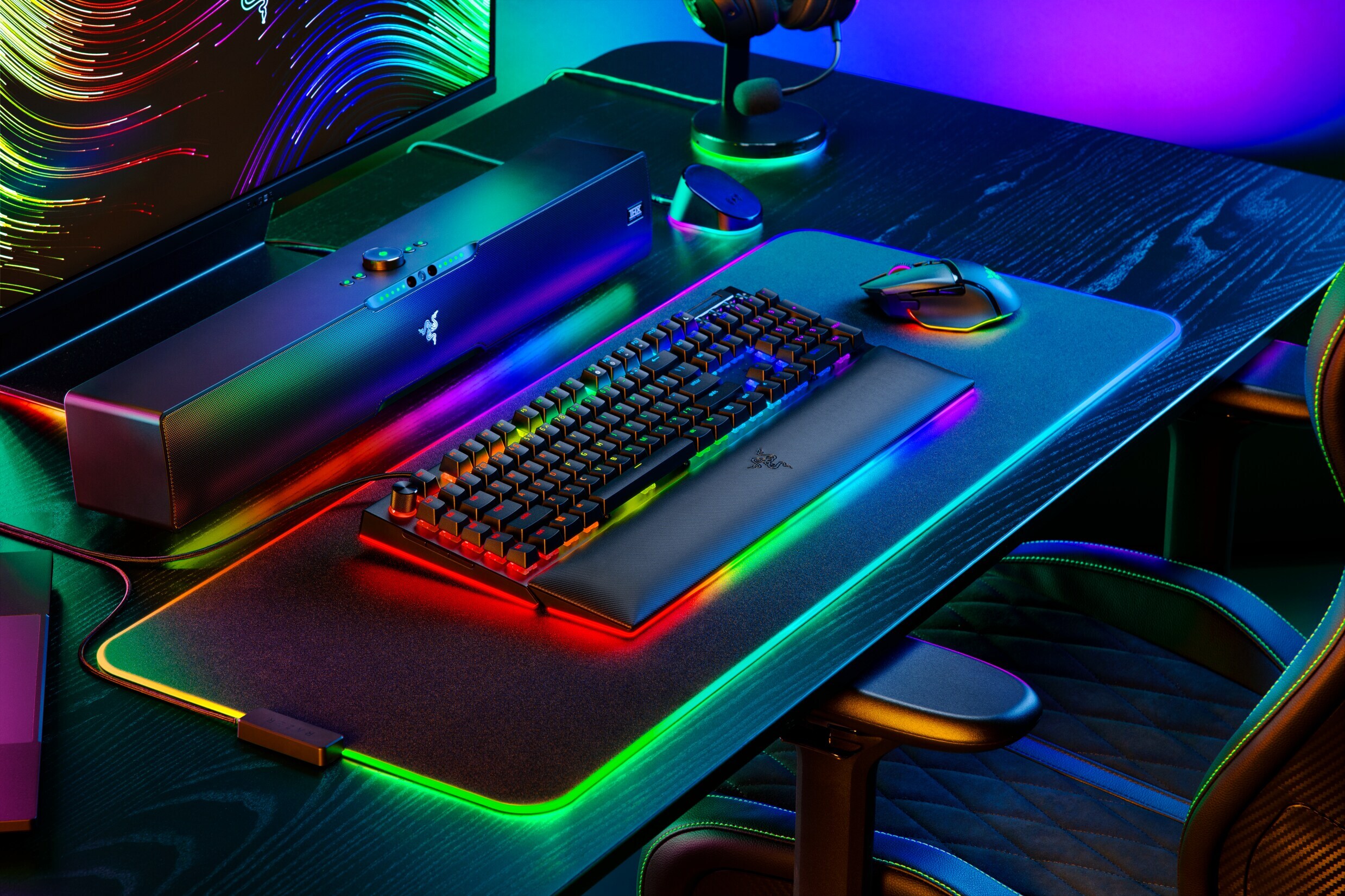 Razer BlackWidow V4 Pro - Mechanische Gaming Tastatur &amp; Razer Chroma™ RGB