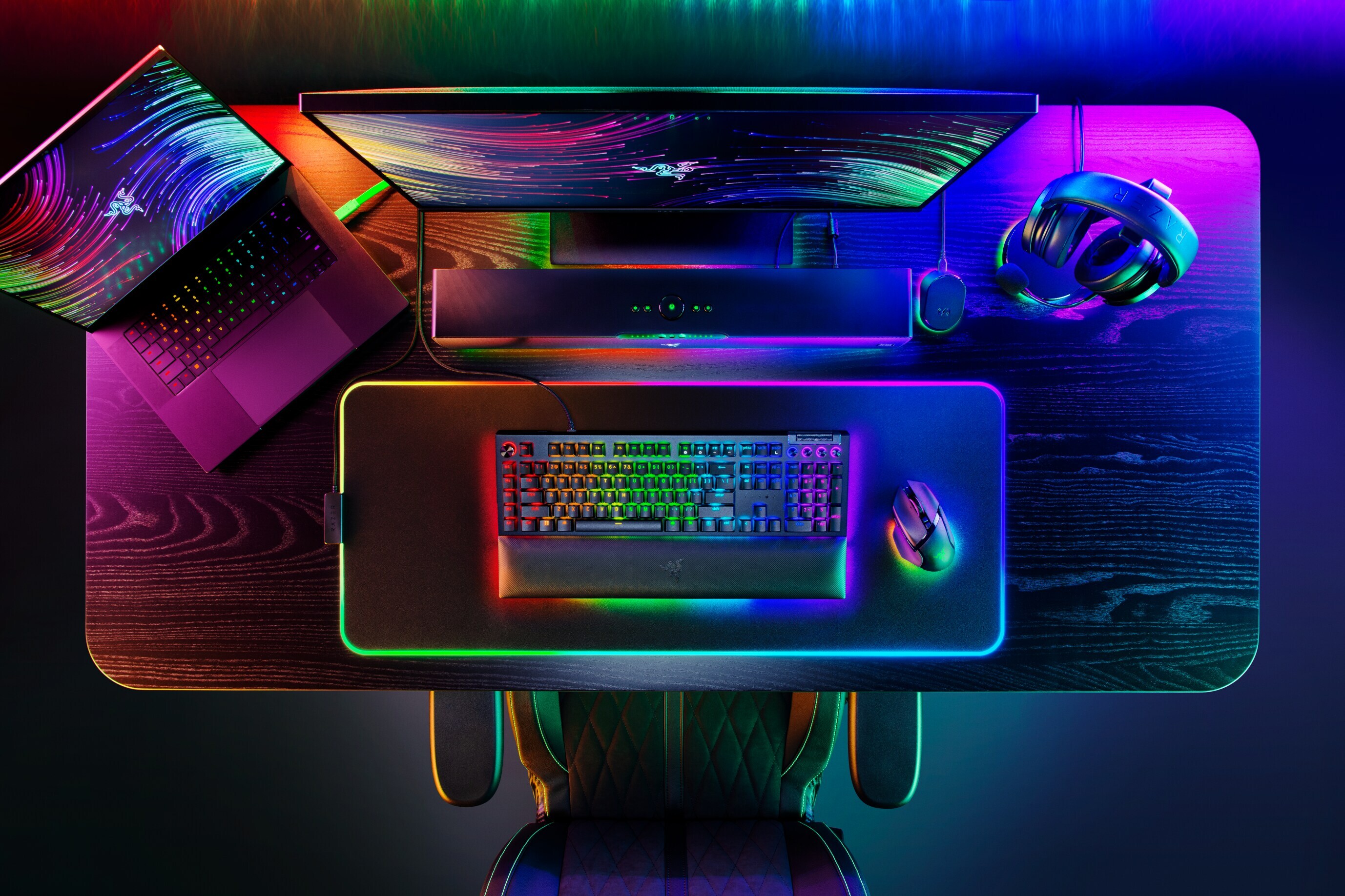 Razer BlackWidow V4 Pro - Mechanische Gaming Tastatur &amp; Razer Chroma™ RGB