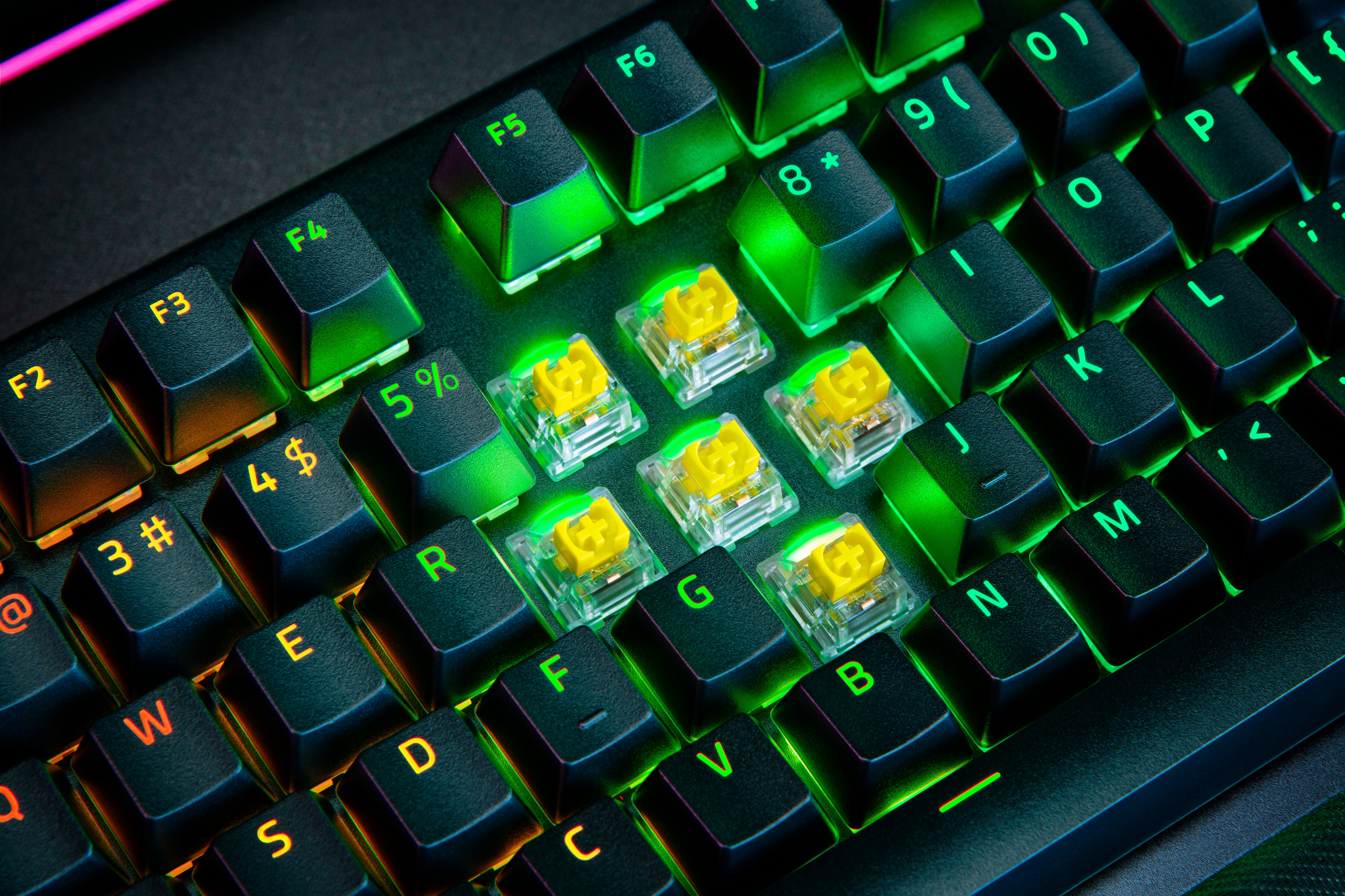 RAZER BlackWidow V4 Pro - Yellow Switch (Linear) Mechanische 