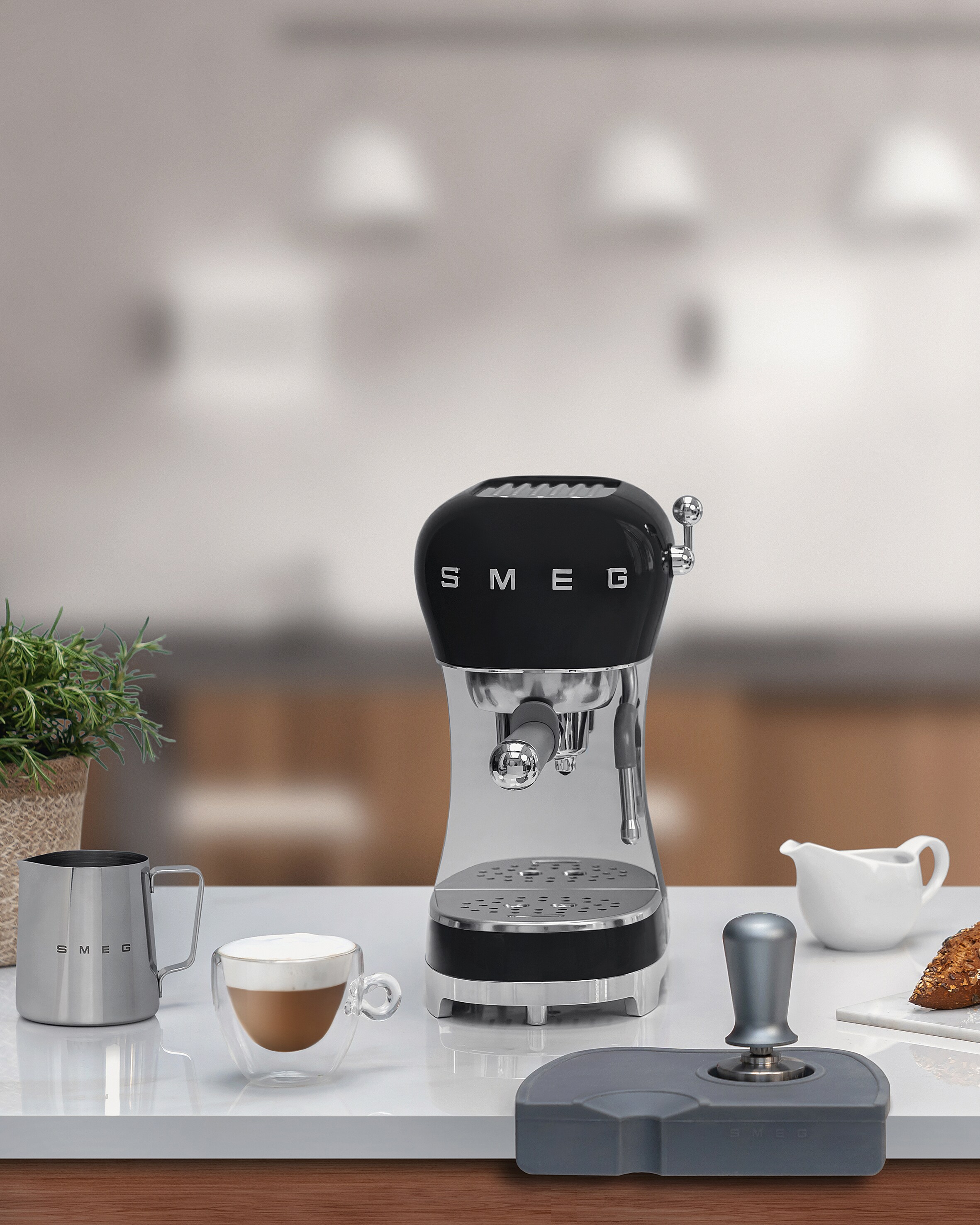 SMEG ECF02BLEU 50s Style Espresso-Kaffeemaschine Schwarz