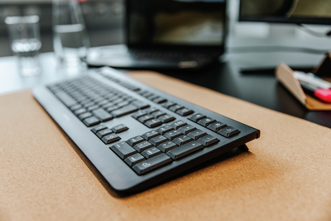 Cherry KW 3000 schwarz - Geräuscharme, kabellose Full-Size-Tastatur