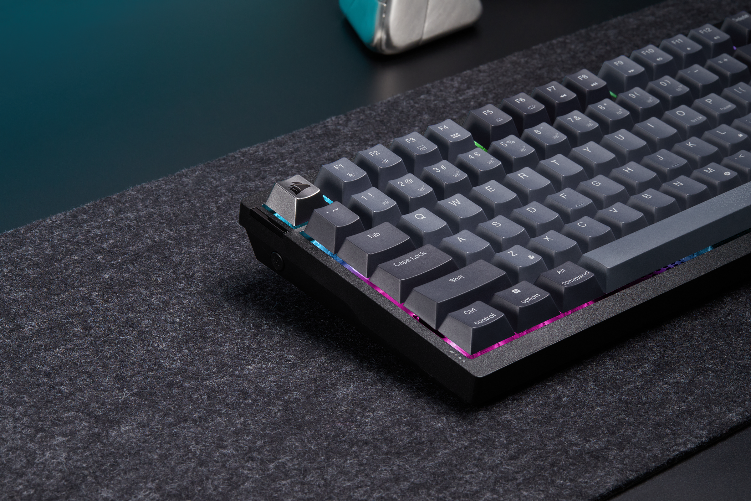 Corsair K65 Plus Wireless 75% mechanische RGB Gaming Tastatur