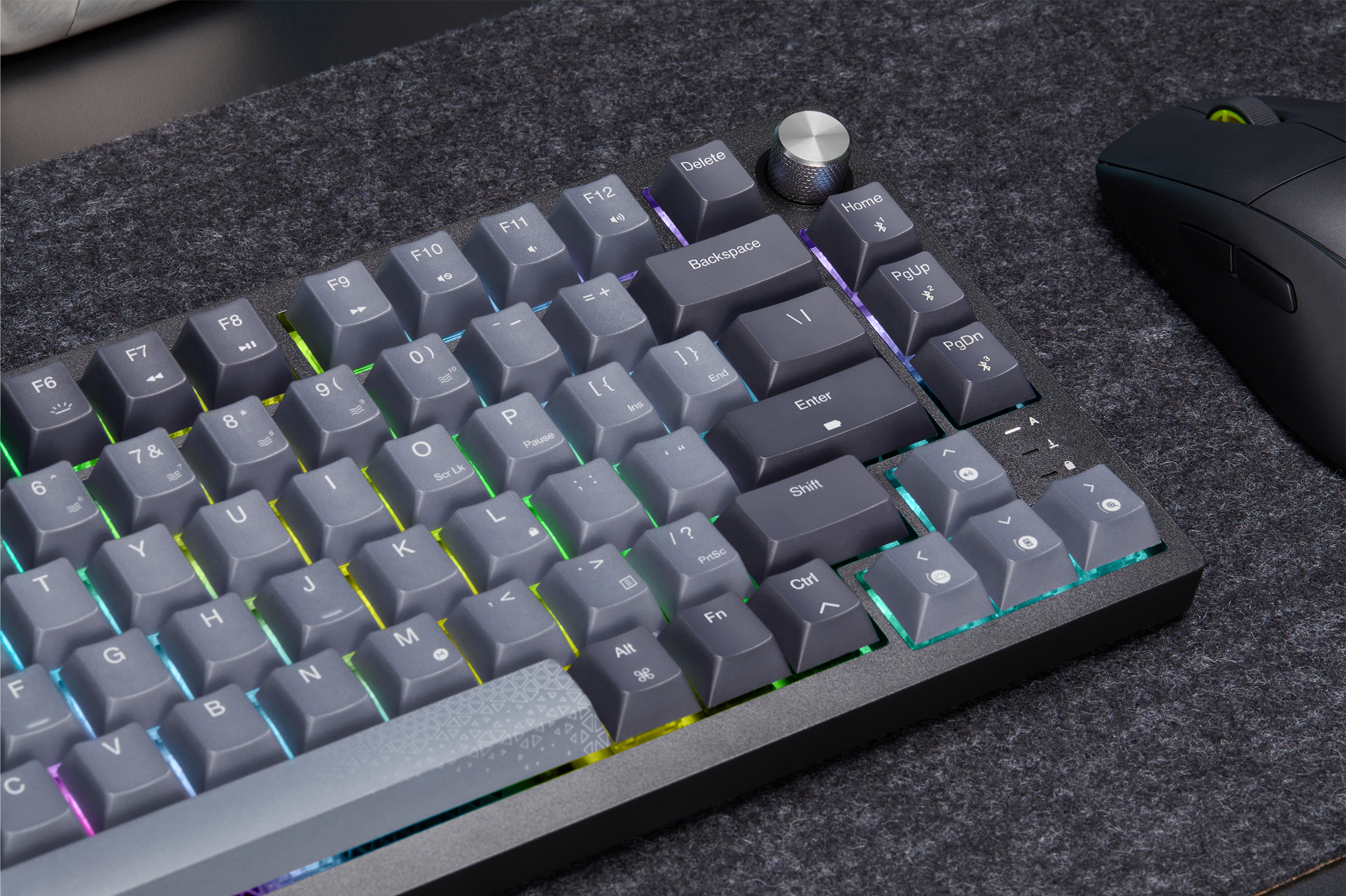 Corsair K65 Plus Wireless 75% mechanische RGB Gaming Tastatur