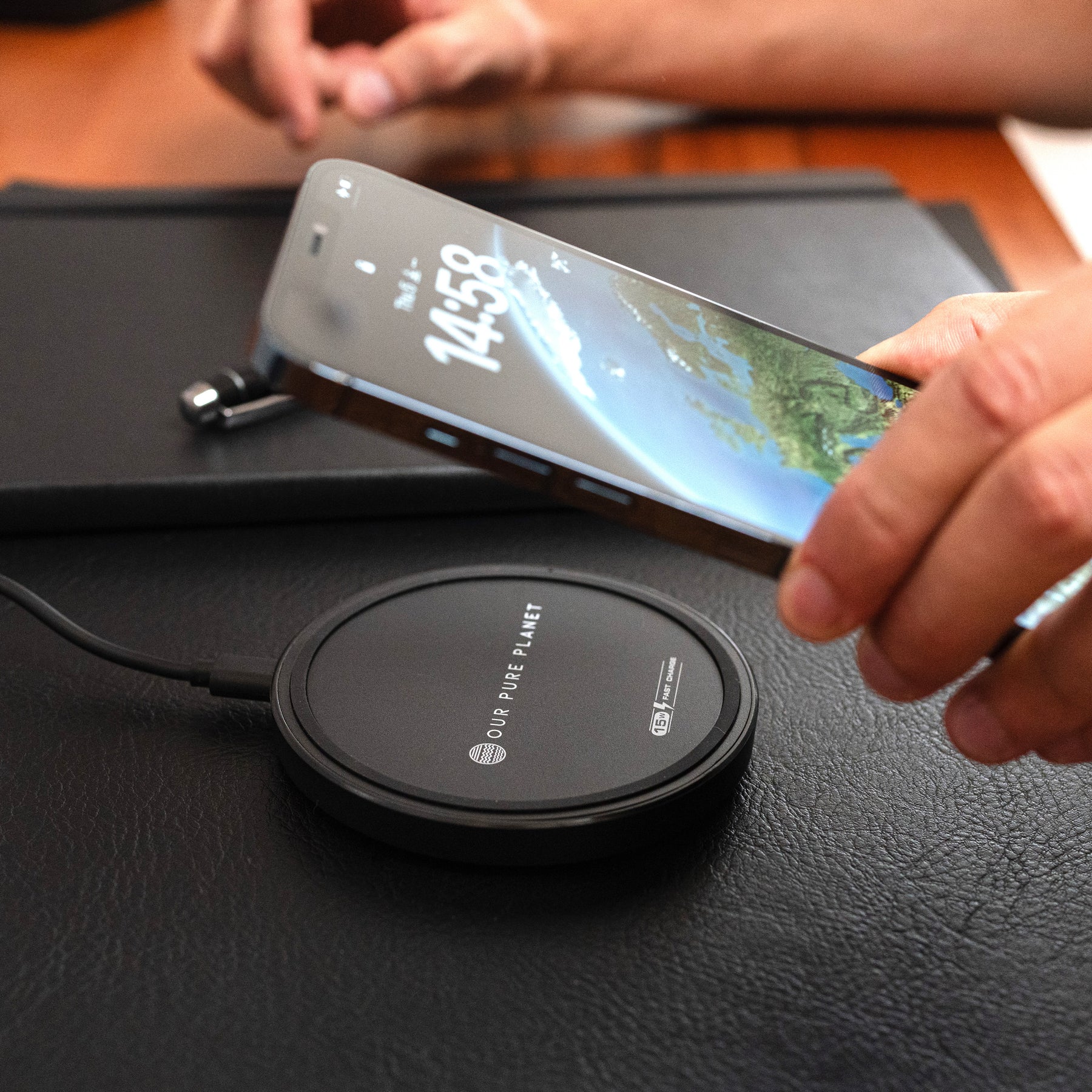 Out Pure Planet Wireless Charging Pad 15W Quick Charge 3.0