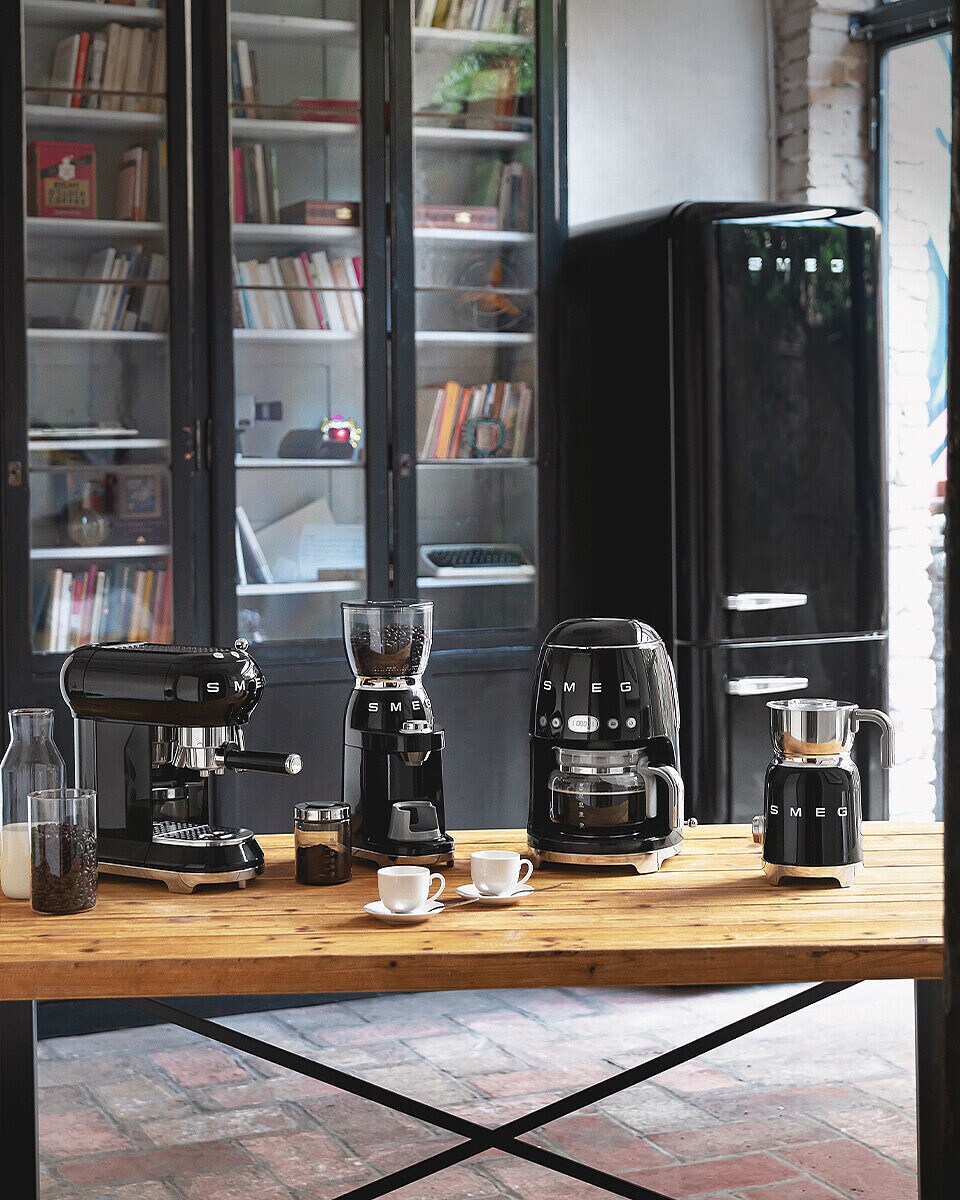 SMEG DCF02BLEU 50s Style Filterkaffeemaschine Schwarz