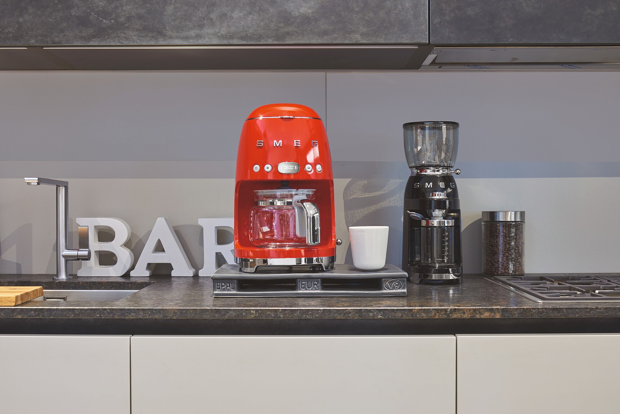 SMEG DCF02RDEU 50s Style Filterkaffeemaschine Rot ++ Cyberport