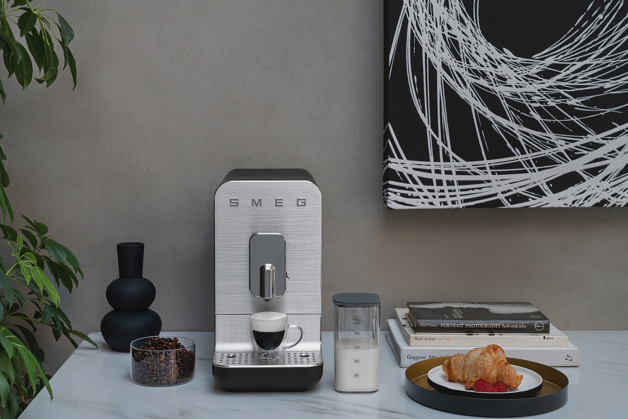 SMEG BCC13BLMEU Kompakt-Kaffeevollautomat mit Milchsystem Schwarz-Matt