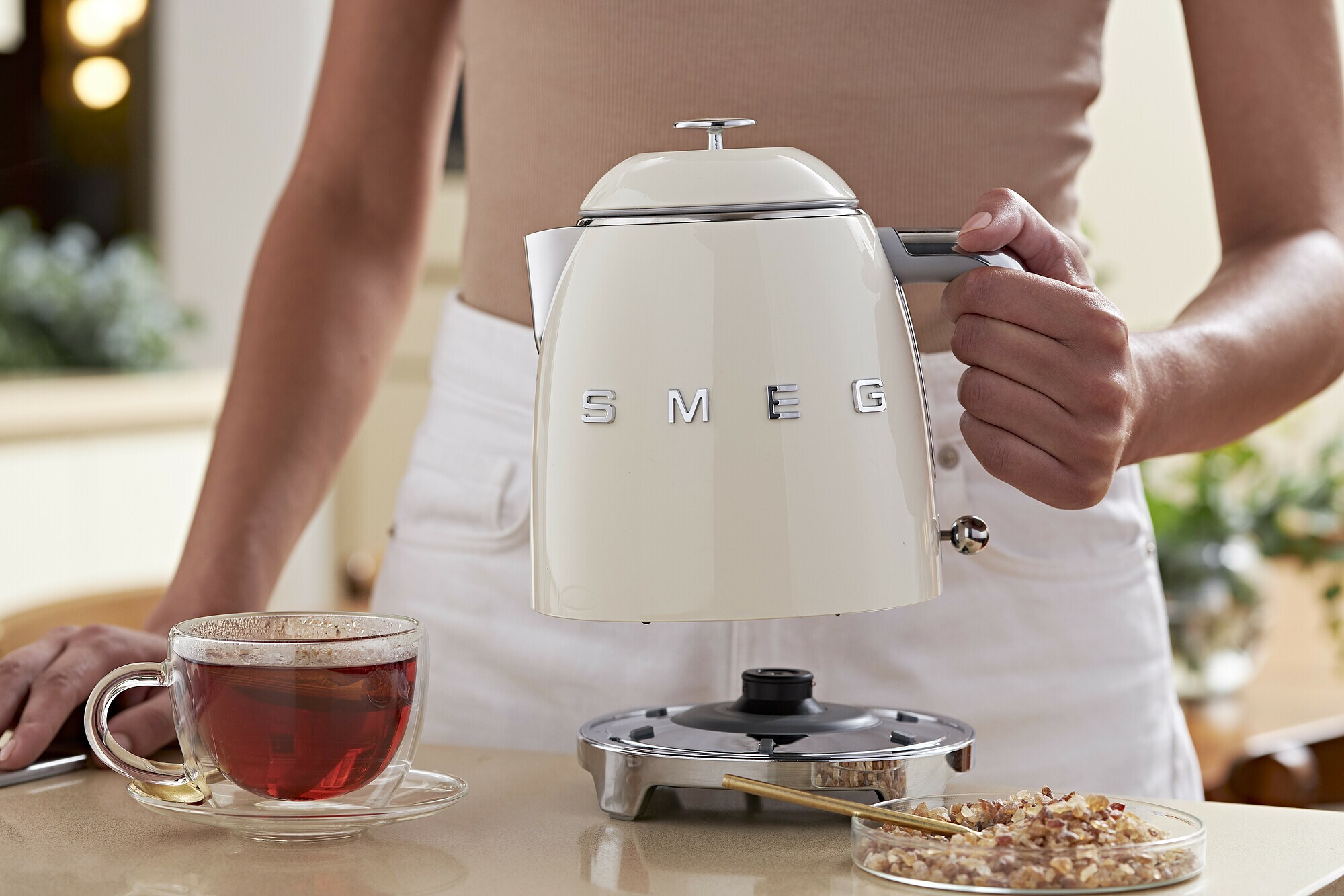 SMEG KLF05CREU 50s Style Mini-Wasserkocher Creme