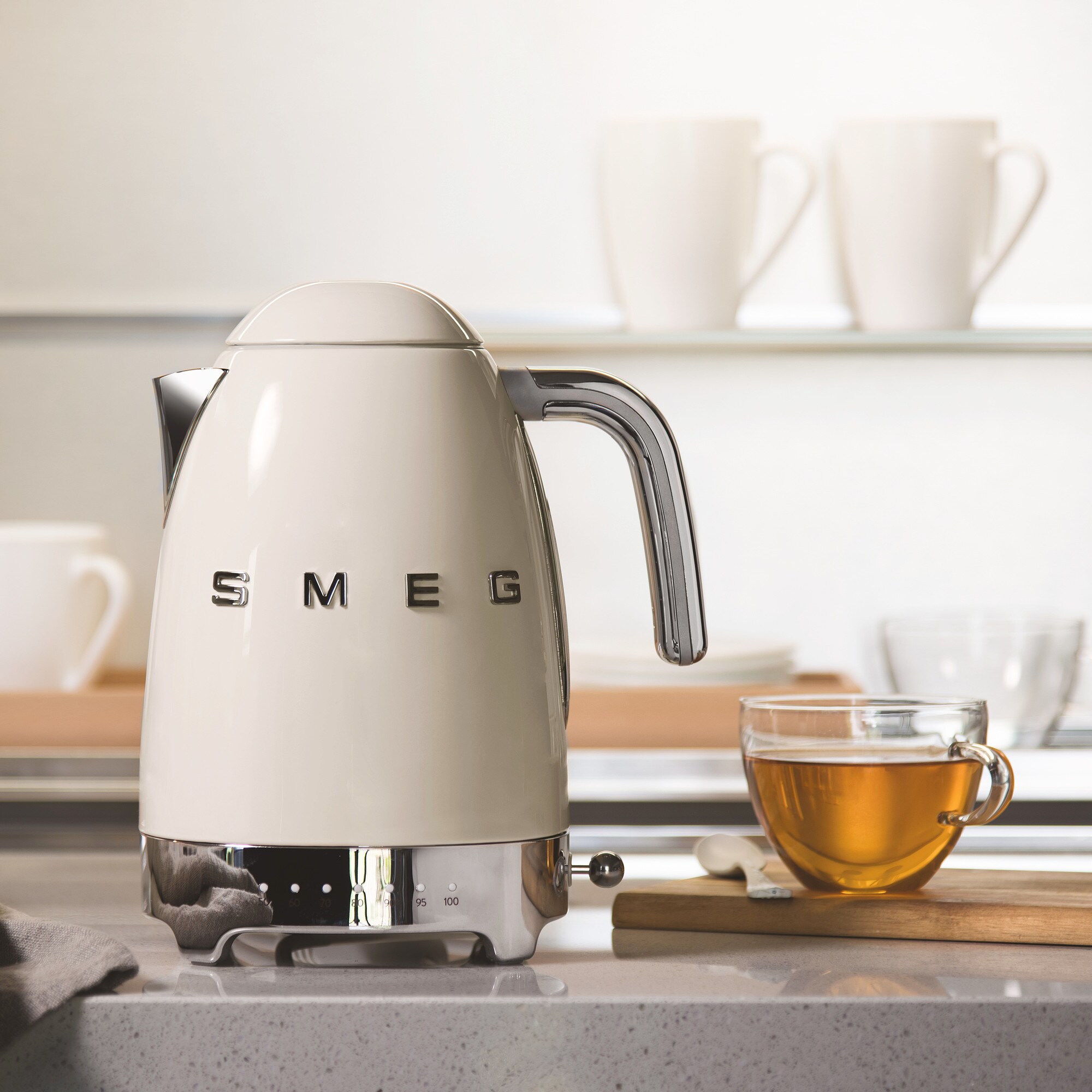 SMEG KLF04CREU 50s Style Wasserkocher Creme