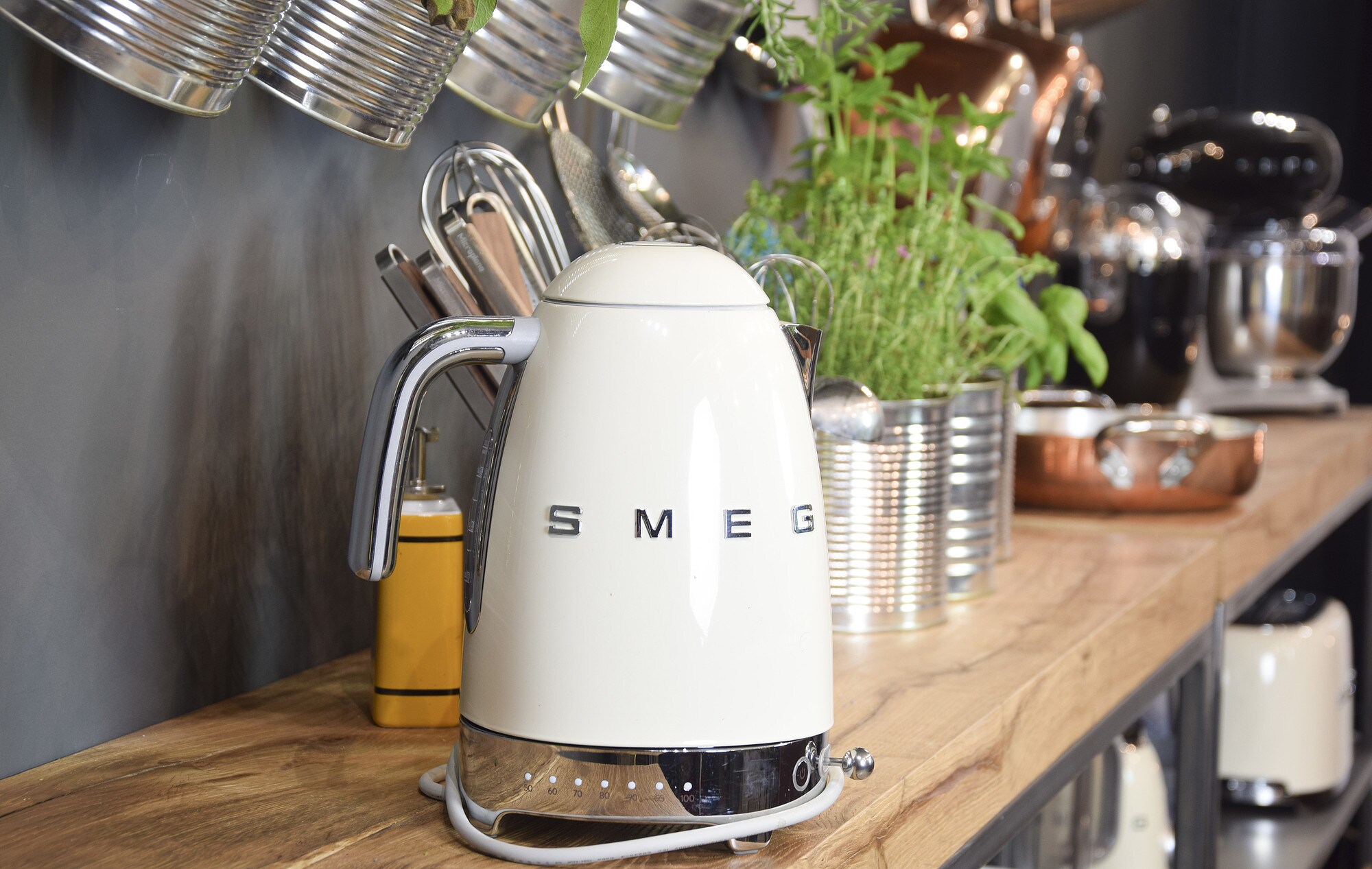 SMEG KLF04CREU 50s Style Wasserkocher Creme