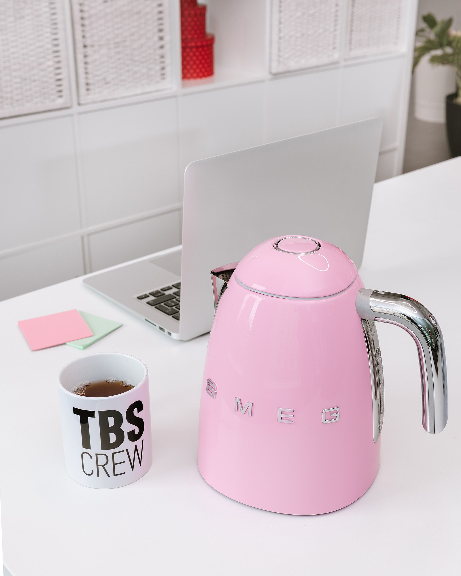 SMEG KLF03PKEU 50s Style Wasserkocher Cadillac Pink