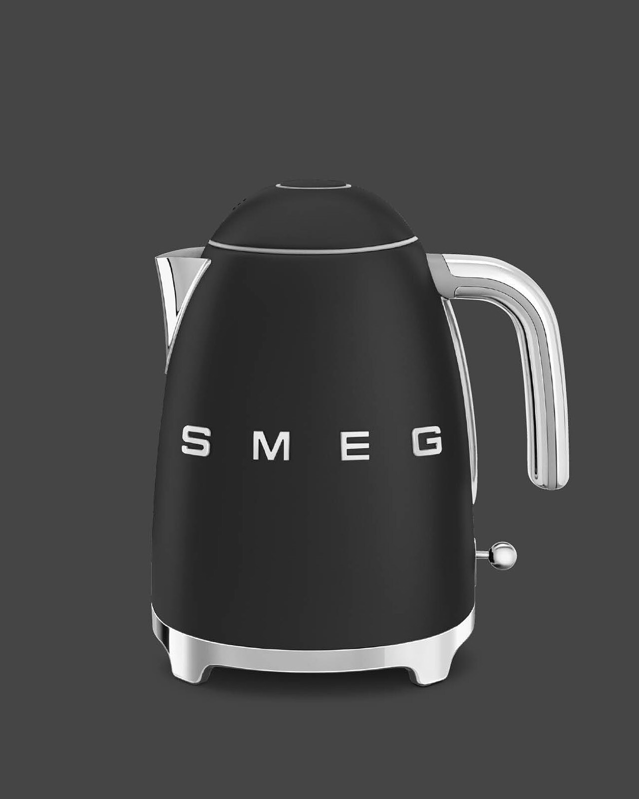 SMEG KLF03BLMEU 50s Style Wasserkocher Schwarz-Matt