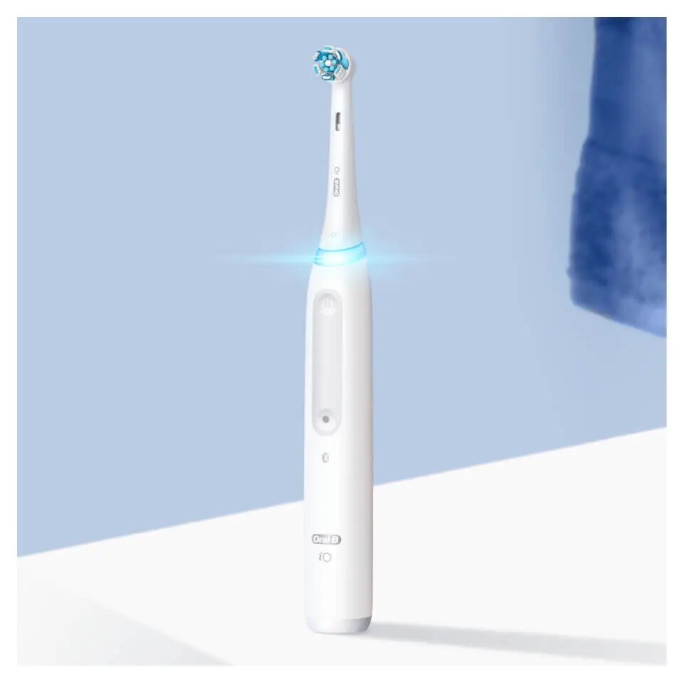 *Oral-B iO Series 4 Quite White mit Reiseetui