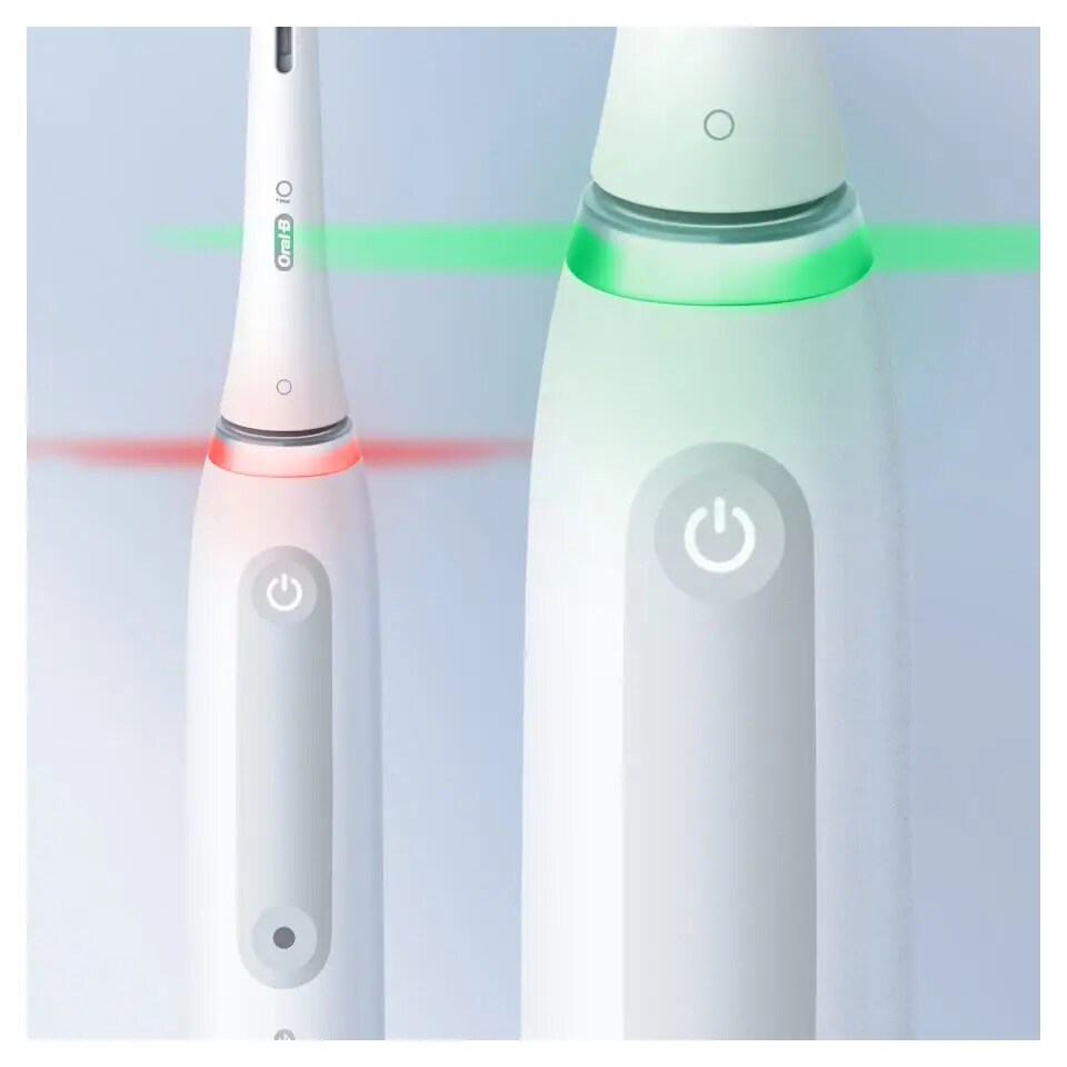 *Oral-B iO Series 4 Quite White mit Reiseetui