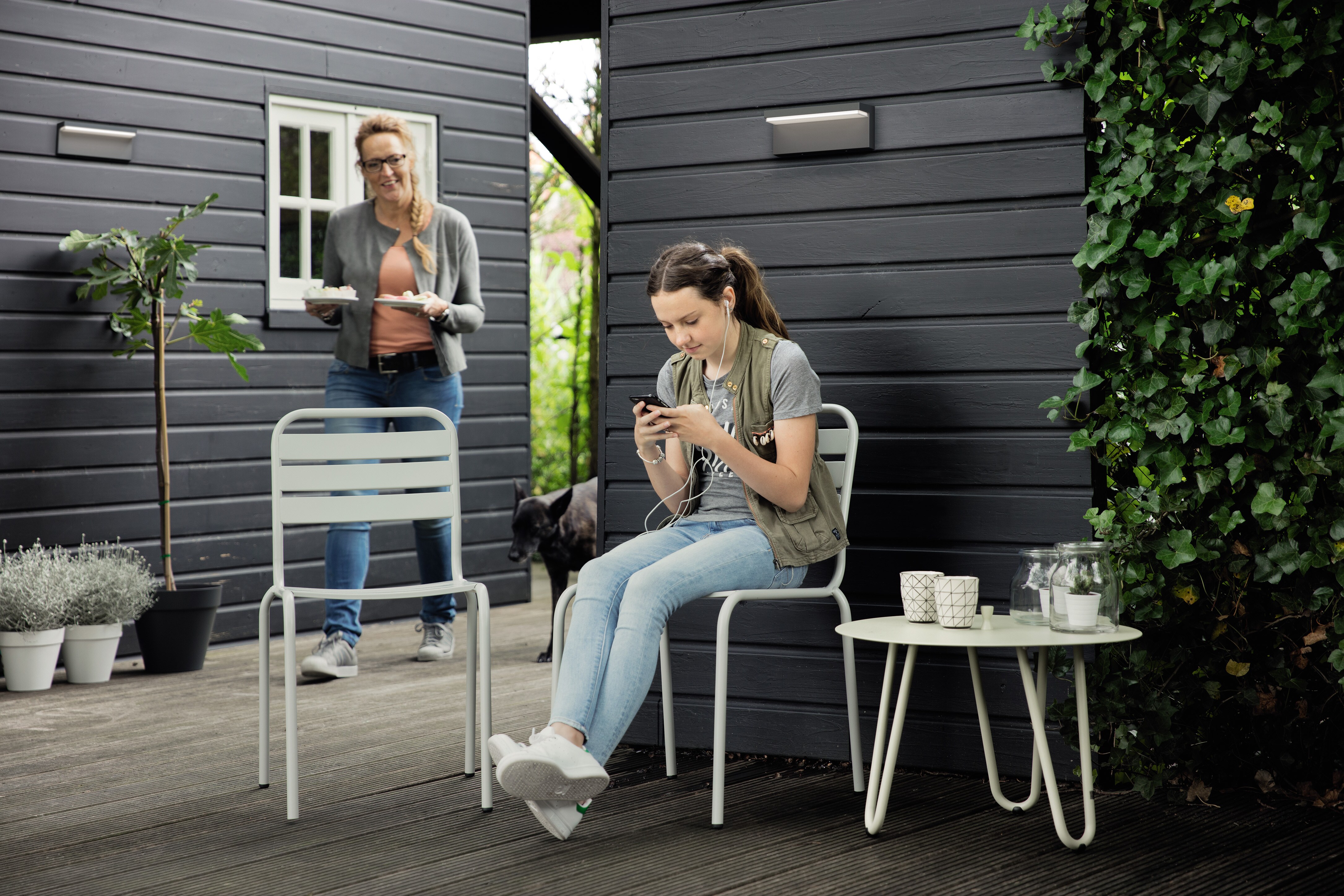 Philips Outdoor Ultra-Efficient Bustan Wandleuchte 3.8W, 2700 Kelvin, anthrazit