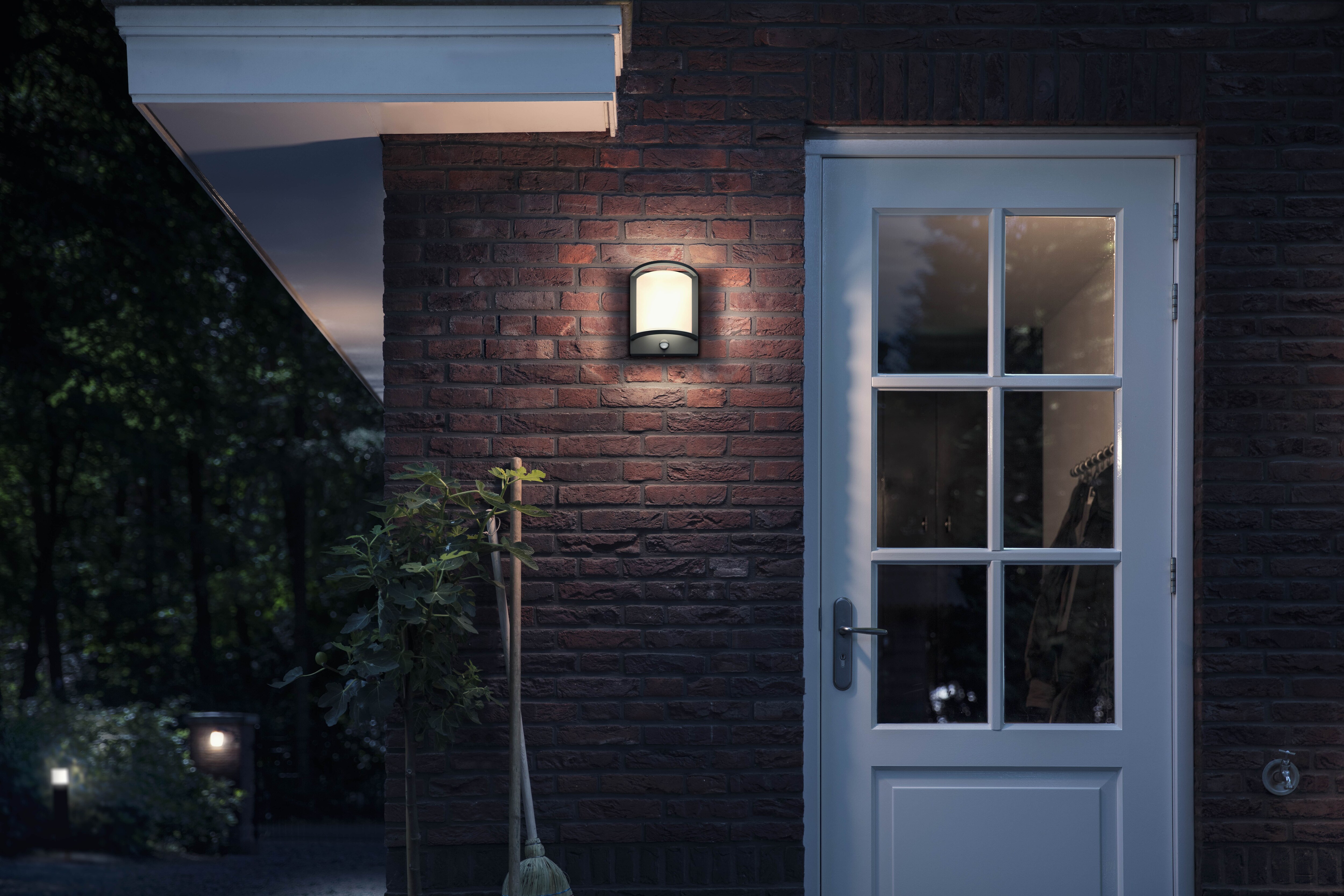 Philips Outdoor Ultra-Efficient Samondra Wandleuchte 3.8W Bewegungssensor anthra