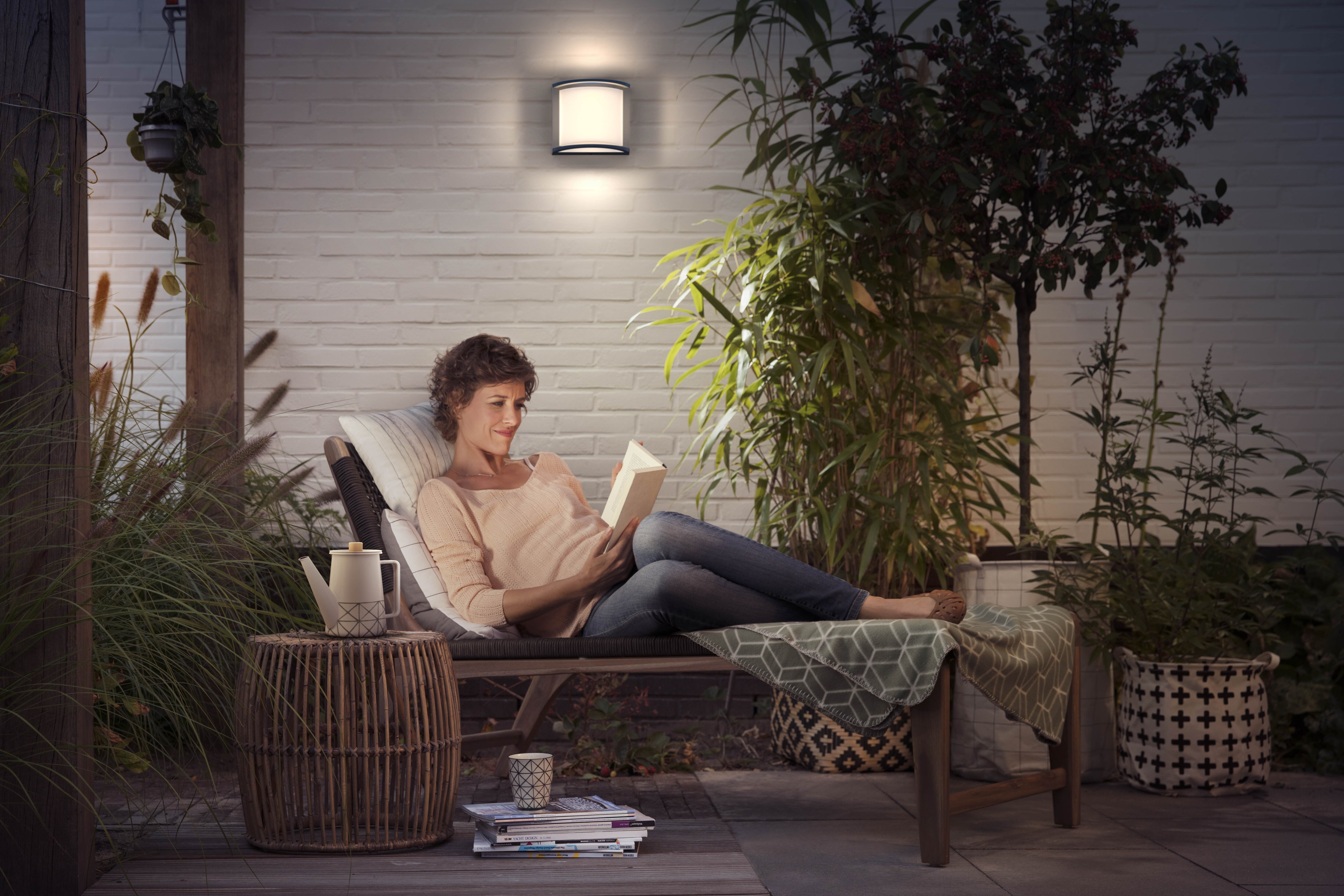 Philips Outdoor Ultra-Efficient Samondra Wandleuchte 3.8W, 2700 Kelvin anthrazit