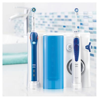 Pflege und günstig Kaufen-Oral-B Mundpflege-Center mit PRO 2000 Elektrische Zahnbürste+OxyJet Munddusche. Oral-B Mundpflege-Center mit PRO 2000 Elektrische Zahnbürste+OxyJet Munddusche <![CDATA[• 3D rotierend-pulsierend • Geschwindigkeit: 8.800/40.000 Rotationen/Puls