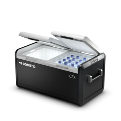 10 kW günstig Kaufen-Dometic CFX3 95DZ Kompressorkühlbox 82L 12/24V / 100-240V App-Steuerung. Dometic CFX3 95DZ Kompressorkühlbox 82L 12/24V / 100-240V App-Steuerung <![CDATA[• Energieeffizienzklasse: D • Energieverbrauch ca.: 109 kWh / Jahr • Nutzinhalt: 82 L