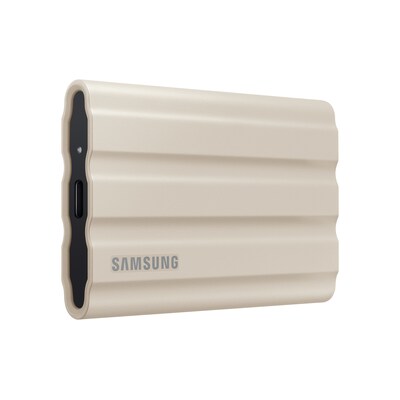 portable CD günstig Kaufen-Samsung Portable SSD T7 Shield 1 TB USB 3.2 Gen2 Typ-C Beige PC/Mac. Samsung Portable SSD T7 Shield 1 TB USB 3.2 Gen2 Typ-C Beige PC/Mac <![CDATA[• 1 TB (V-NAND mit NVMe) • Maximale Lese-/Schreibgeschwindigkeit: 1.050 MB/s / 1.000 MB/s • Stoßfestes