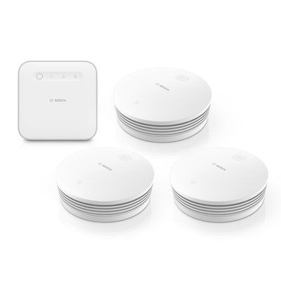 aus der günstig Kaufen-Bosch Smart Home Starter Set Rauchwarnmelder • 3x smarter Rauchmelder. Bosch Smart Home Starter Set Rauchwarnmelder • 3x smarter Rauchmelder <![CDATA[• Weiterleitung des Alarms an integrierte Rauchwarnmelder im Haus • Notruf direkt über