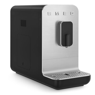 ST 1  günstig Kaufen-Smeg BCC01BLMEU 50s Style Kaffeevollautomat, schwarz-matt. Smeg BCC01BLMEU 50s Style Kaffeevollautomat, schwarz-matt <![CDATA[• Programmierung aller Kaffeespezialitäten • Abnehmbarer Wassertank mit 1,2 Liter Fassungsvermögen]]>. 
