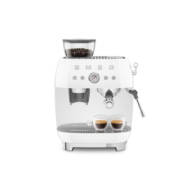 Espresso Maschine günstig Kaufen-SMEG EGF03WHEU 50s Style Siebträgermaschine mit Kaffeemühle Weiß. SMEG EGF03WHEU 50s Style Siebträgermaschine mit Kaffeemühle Weiß <![CDATA[• Siebträger-Espressomaschine mit integrierter Kaffeemühle • 50s Style Design i